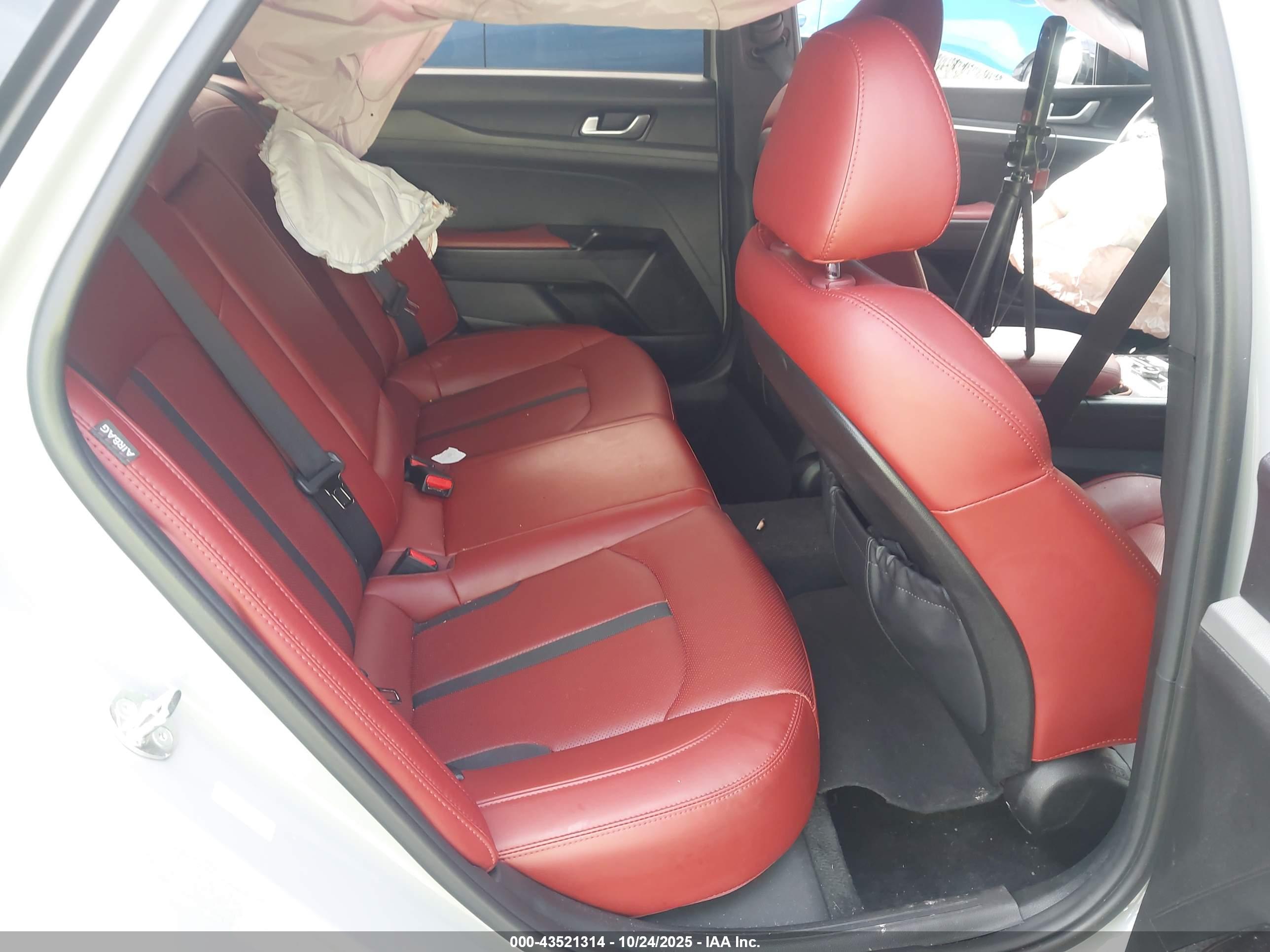 KIA K5 image 8