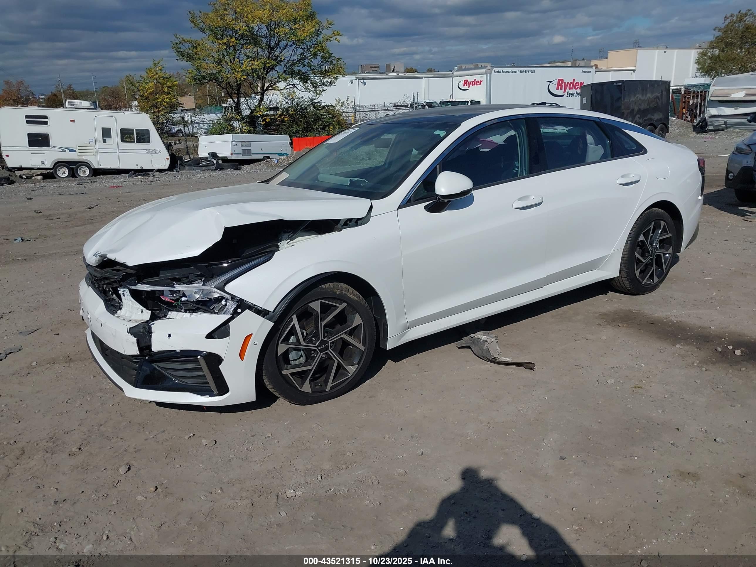 KIA K5 image 2