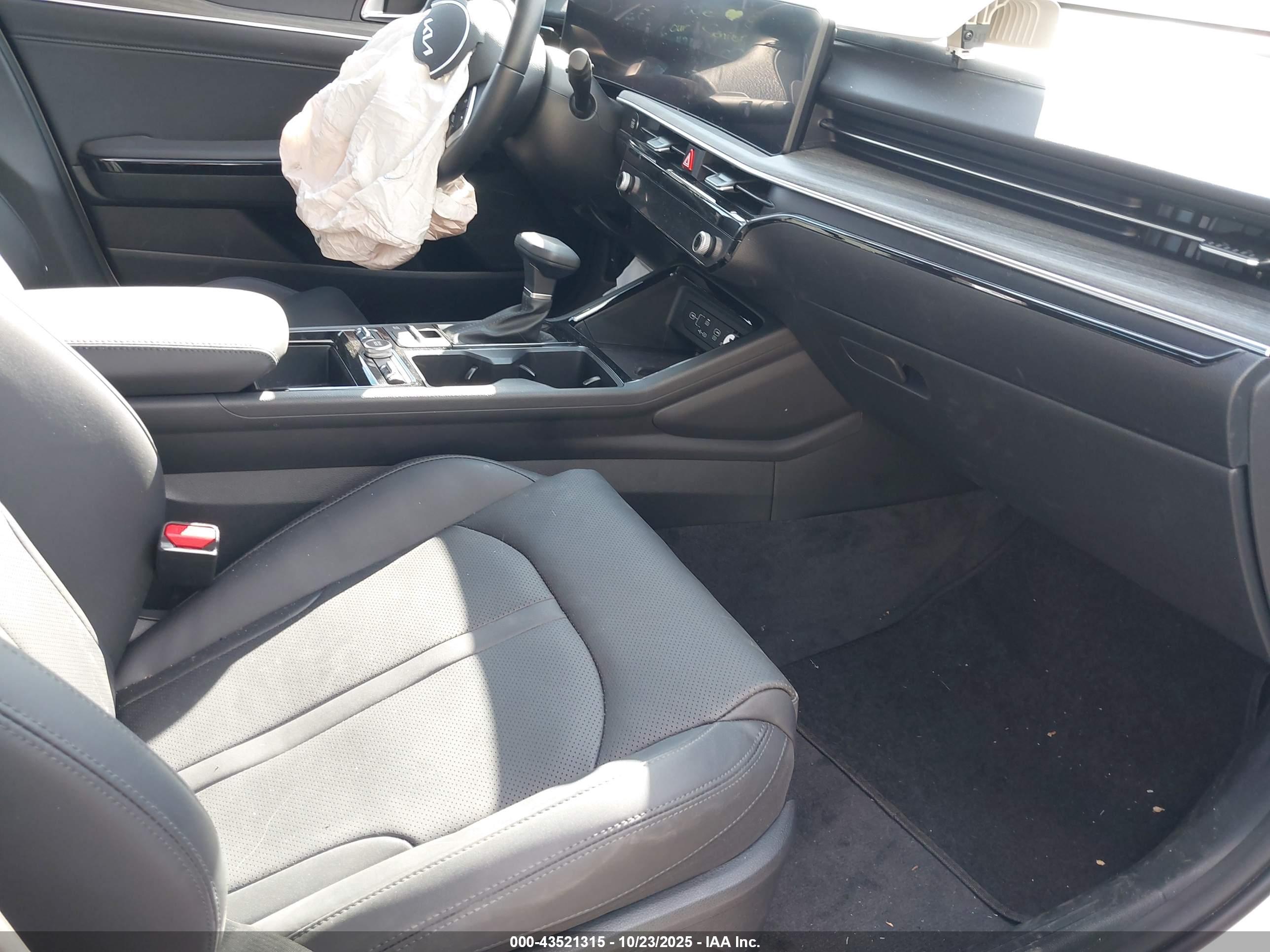 KIA K5 image 5
