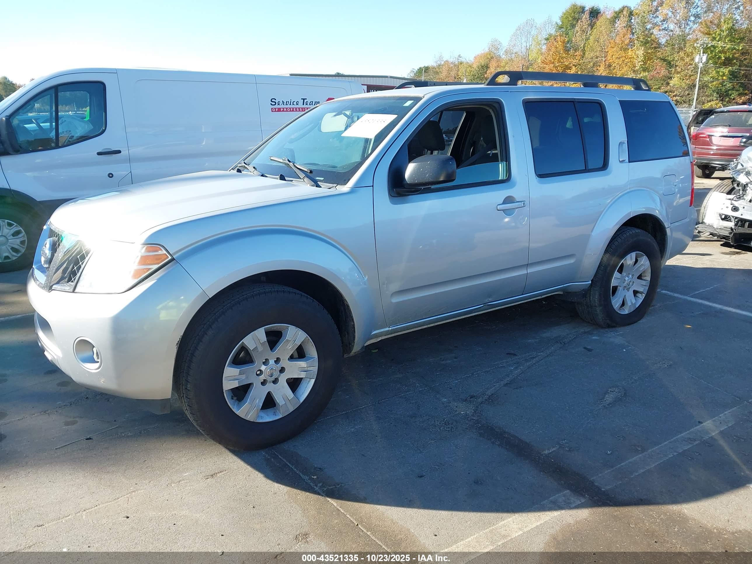 NISSAN PATHFINDER image 2
