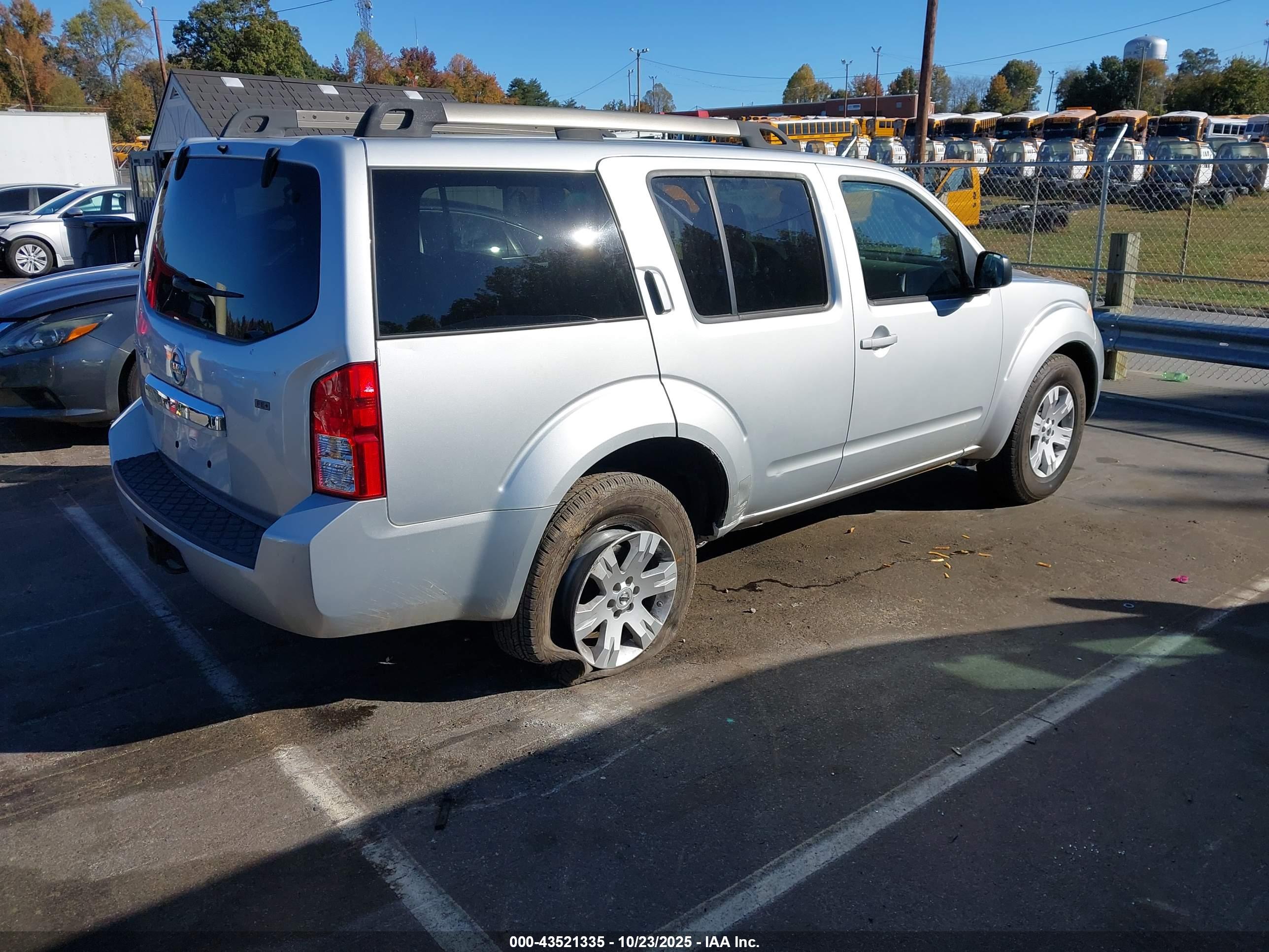 NISSAN PATHFINDER image 4
