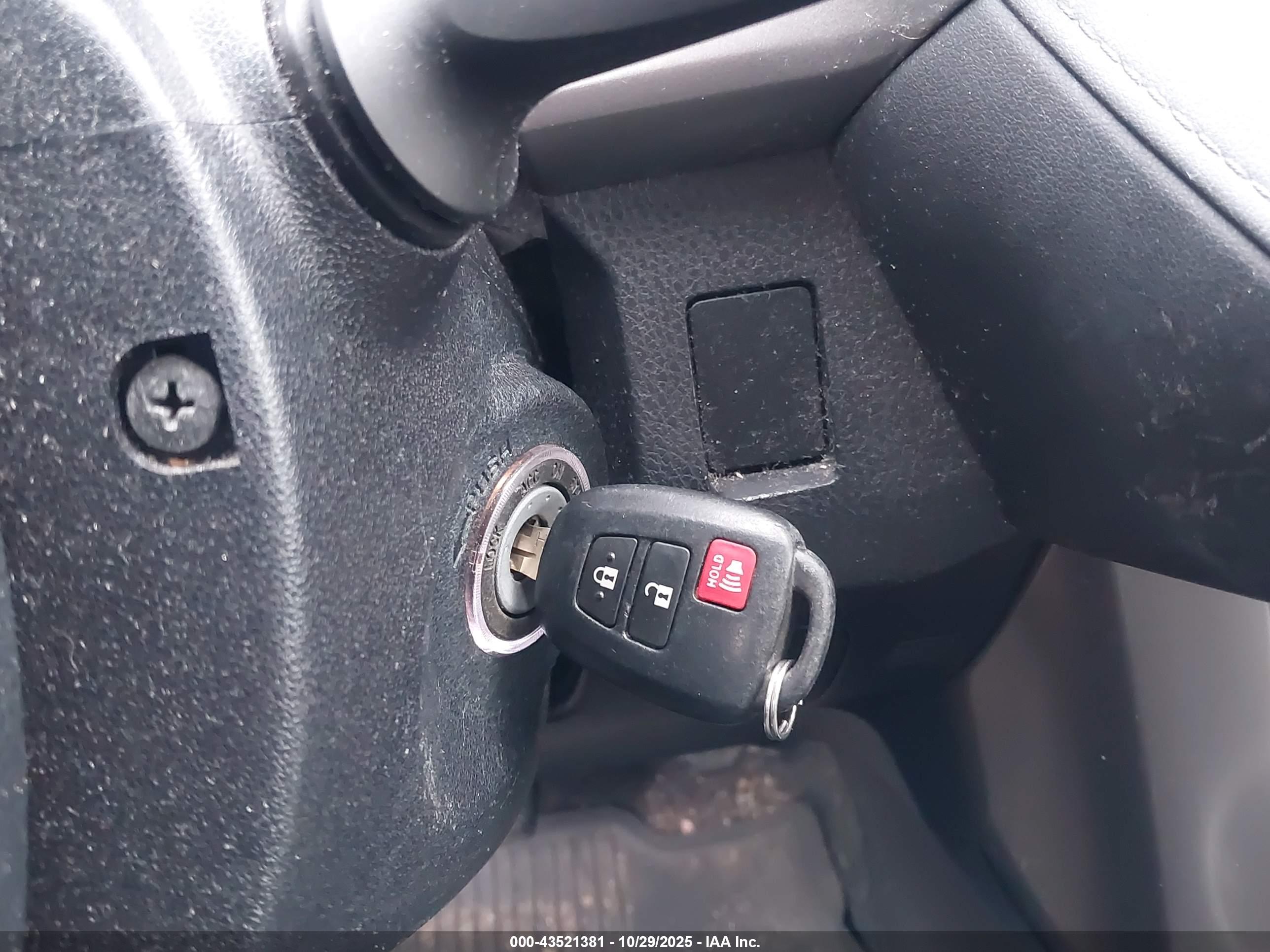 TOYOTA RAV4 image 11