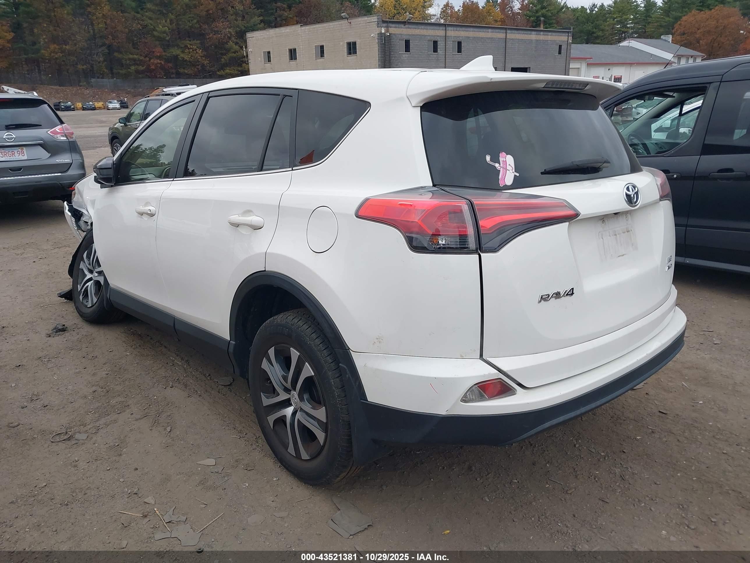 TOYOTA RAV4 image 3