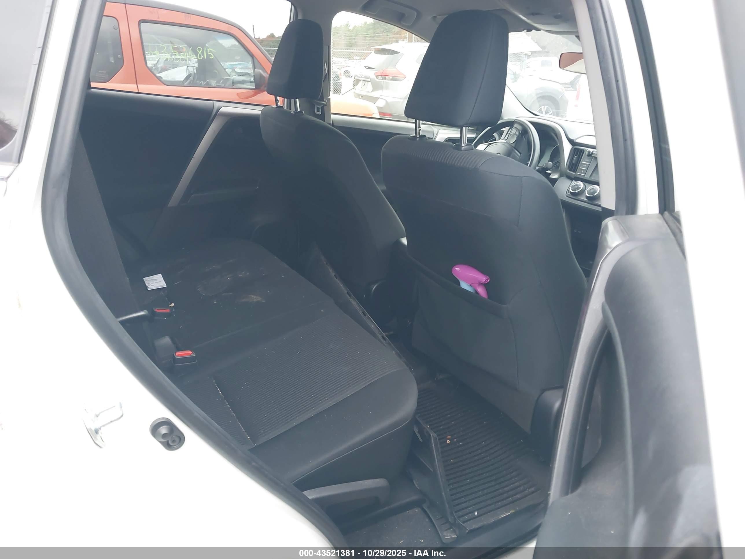 TOYOTA RAV4 image 8