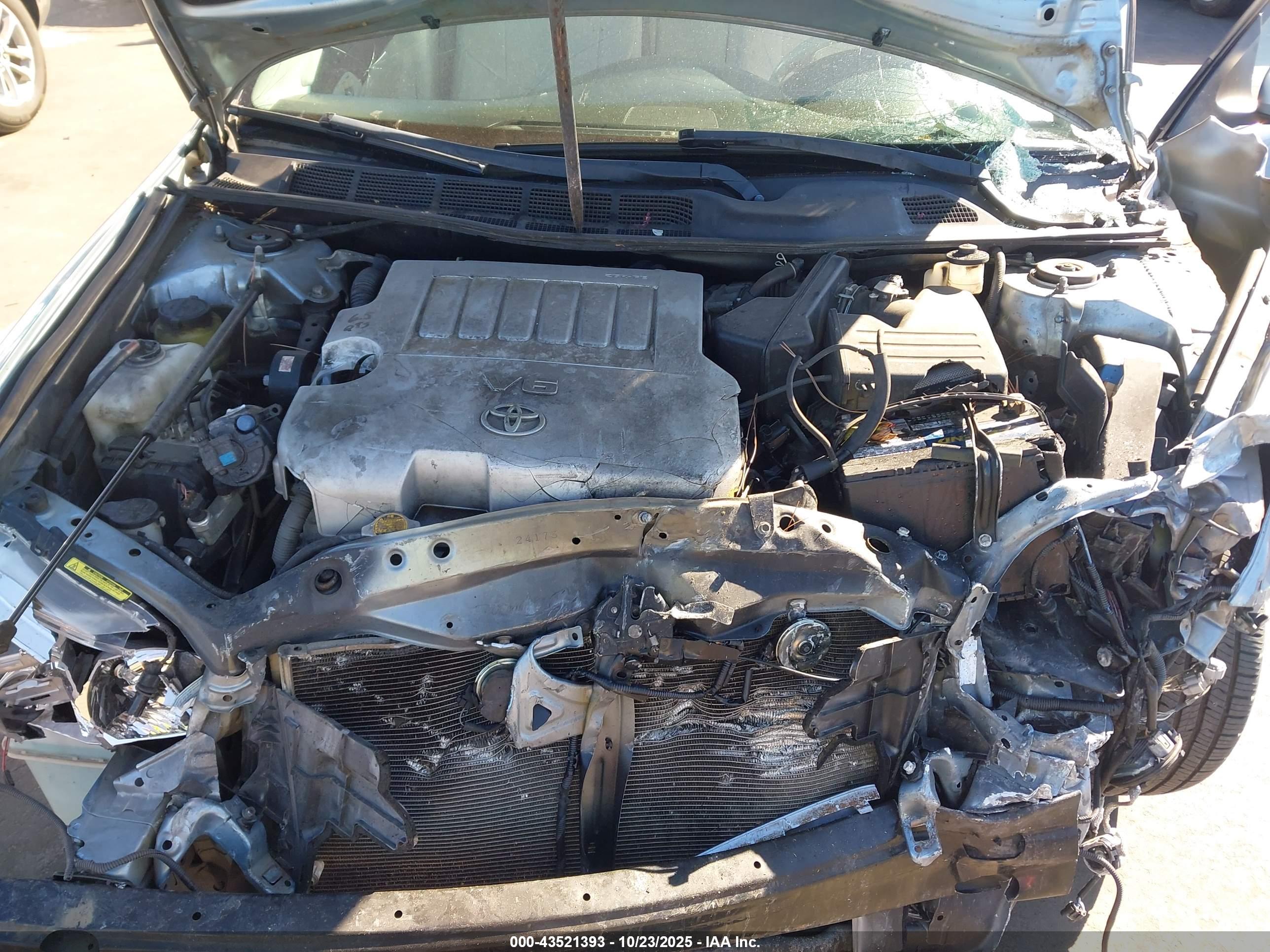 TOYOTA AVALON image 10
