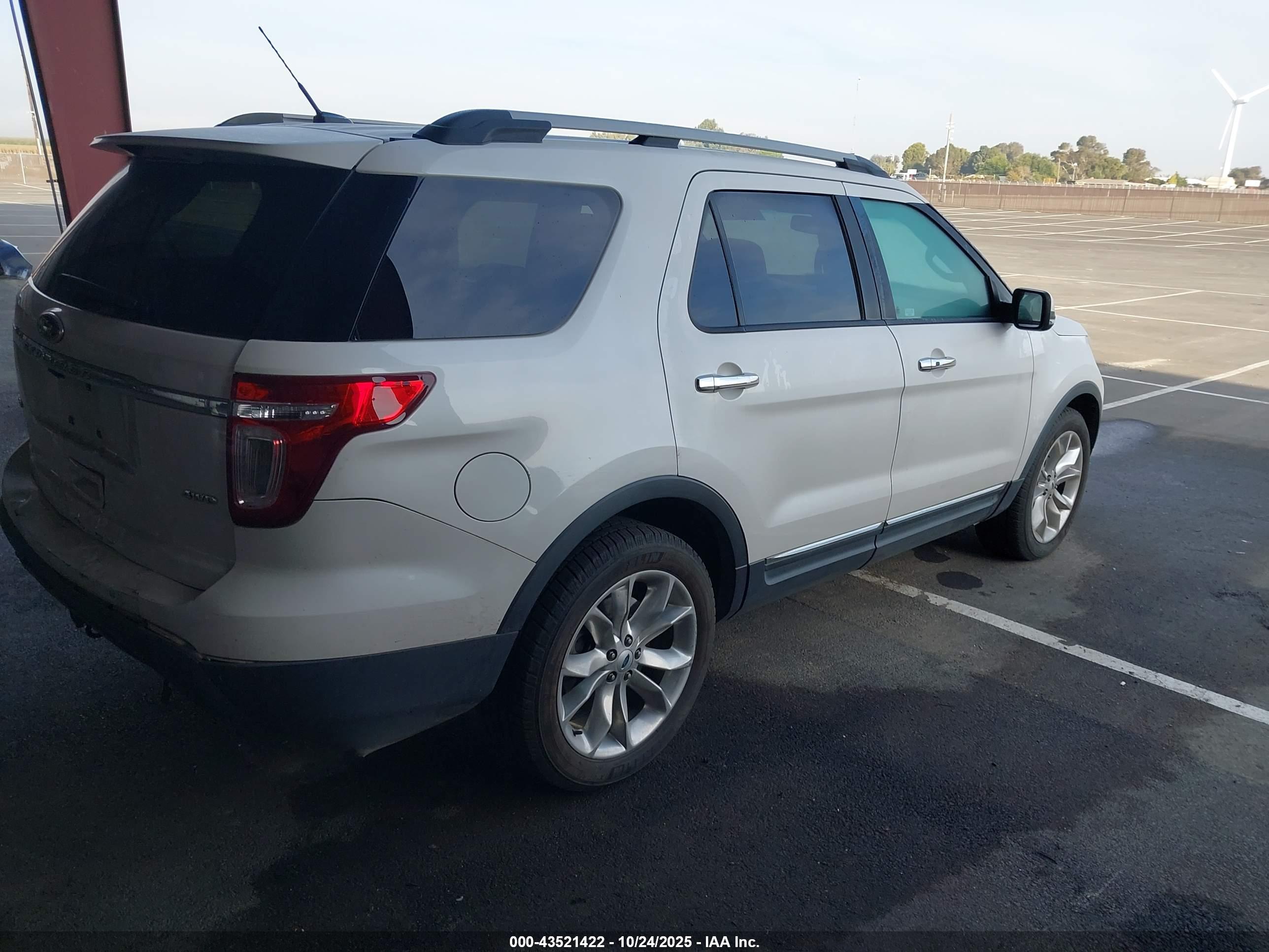 FORD EXPLORER image 4