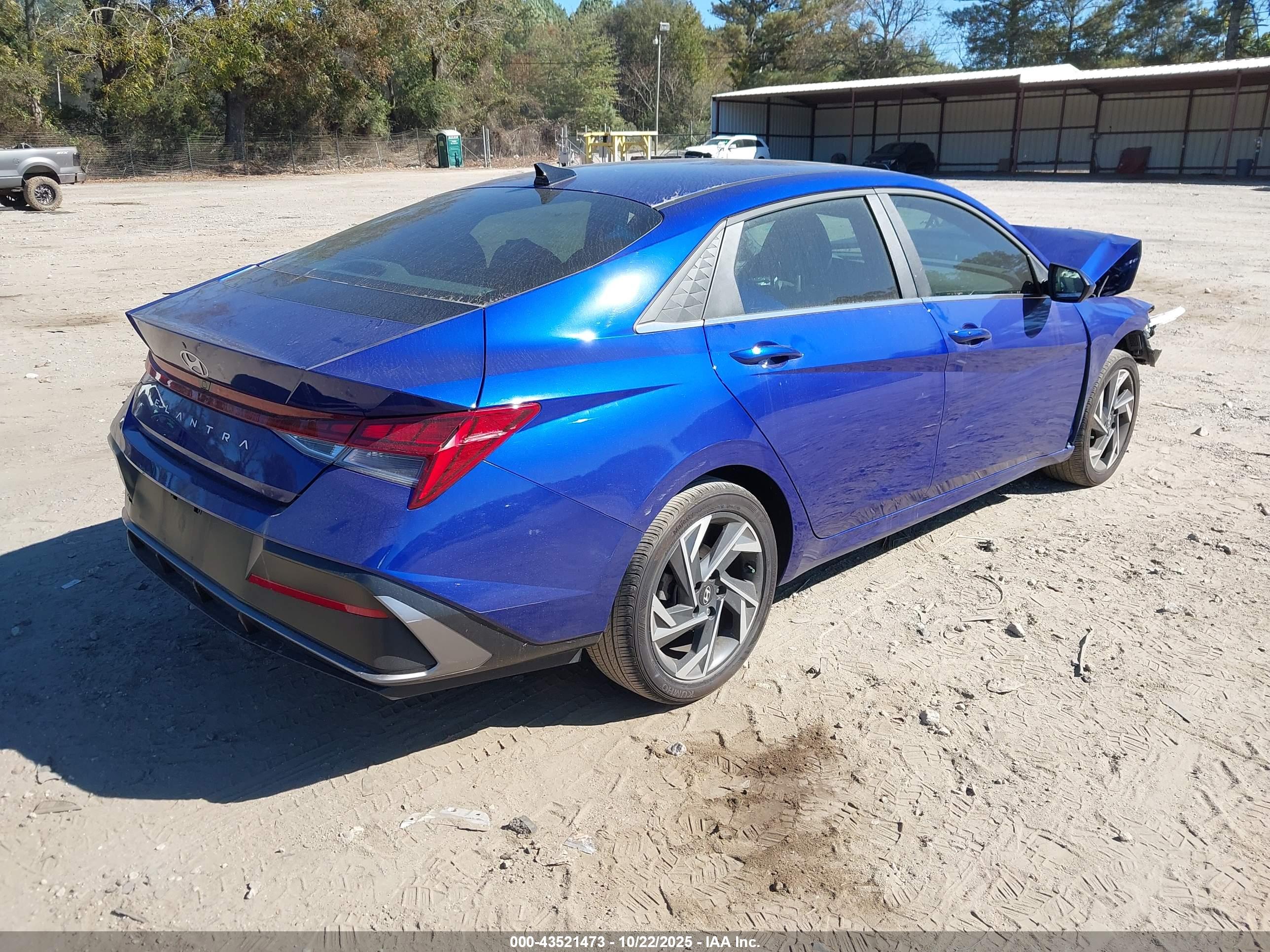 HYUNDAI ELANTRA image 4