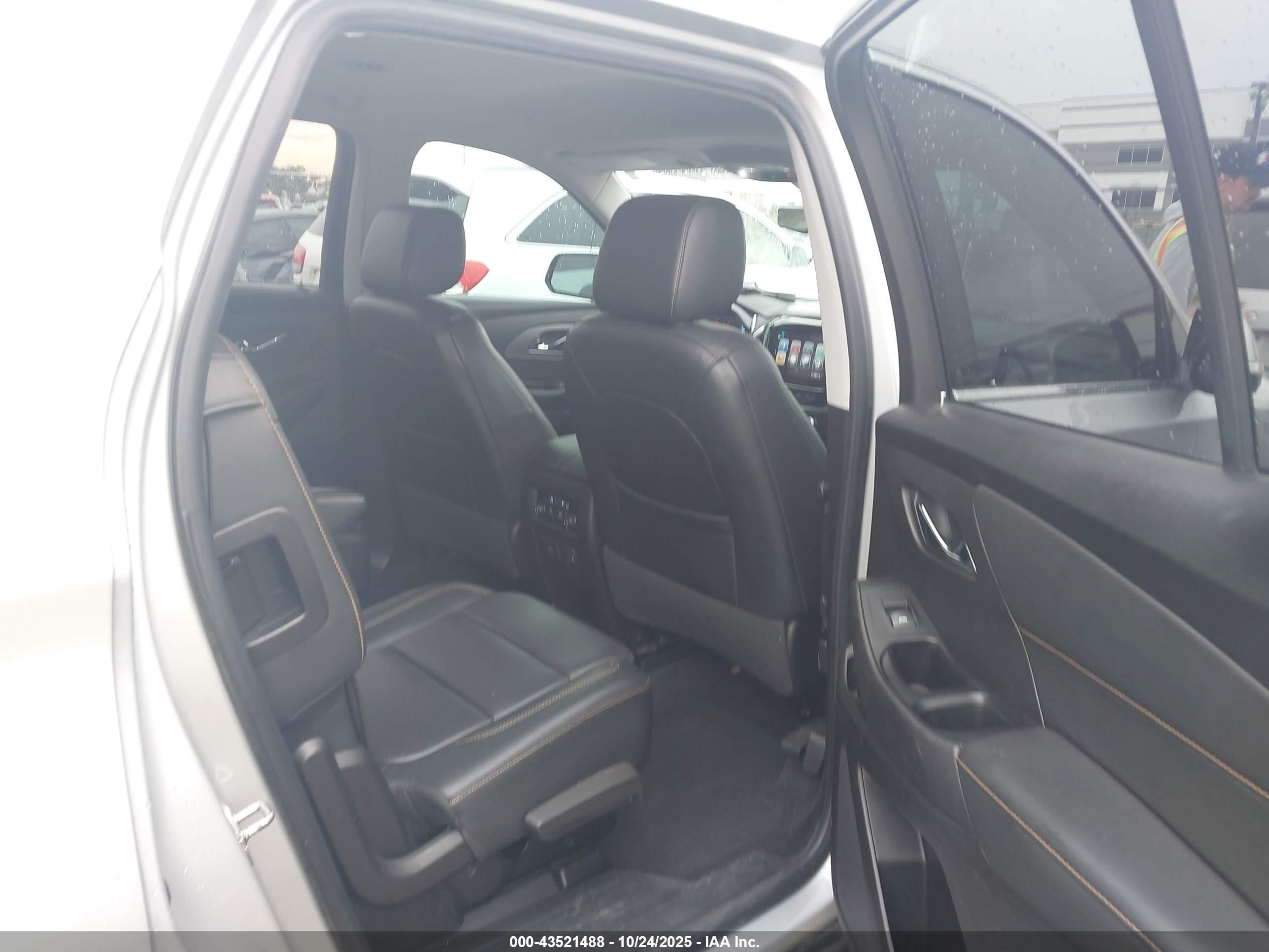 CHEVROLET TRAVERSE image 8