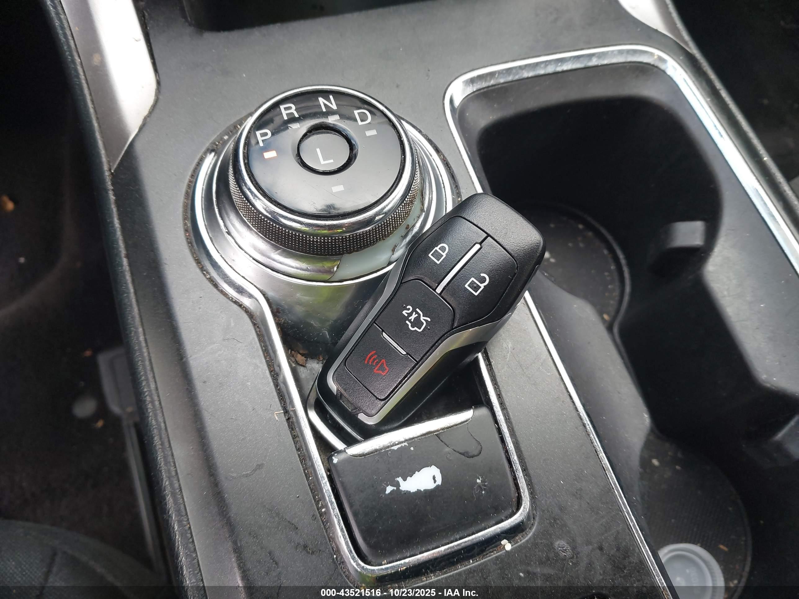 FORD FUSION image 11