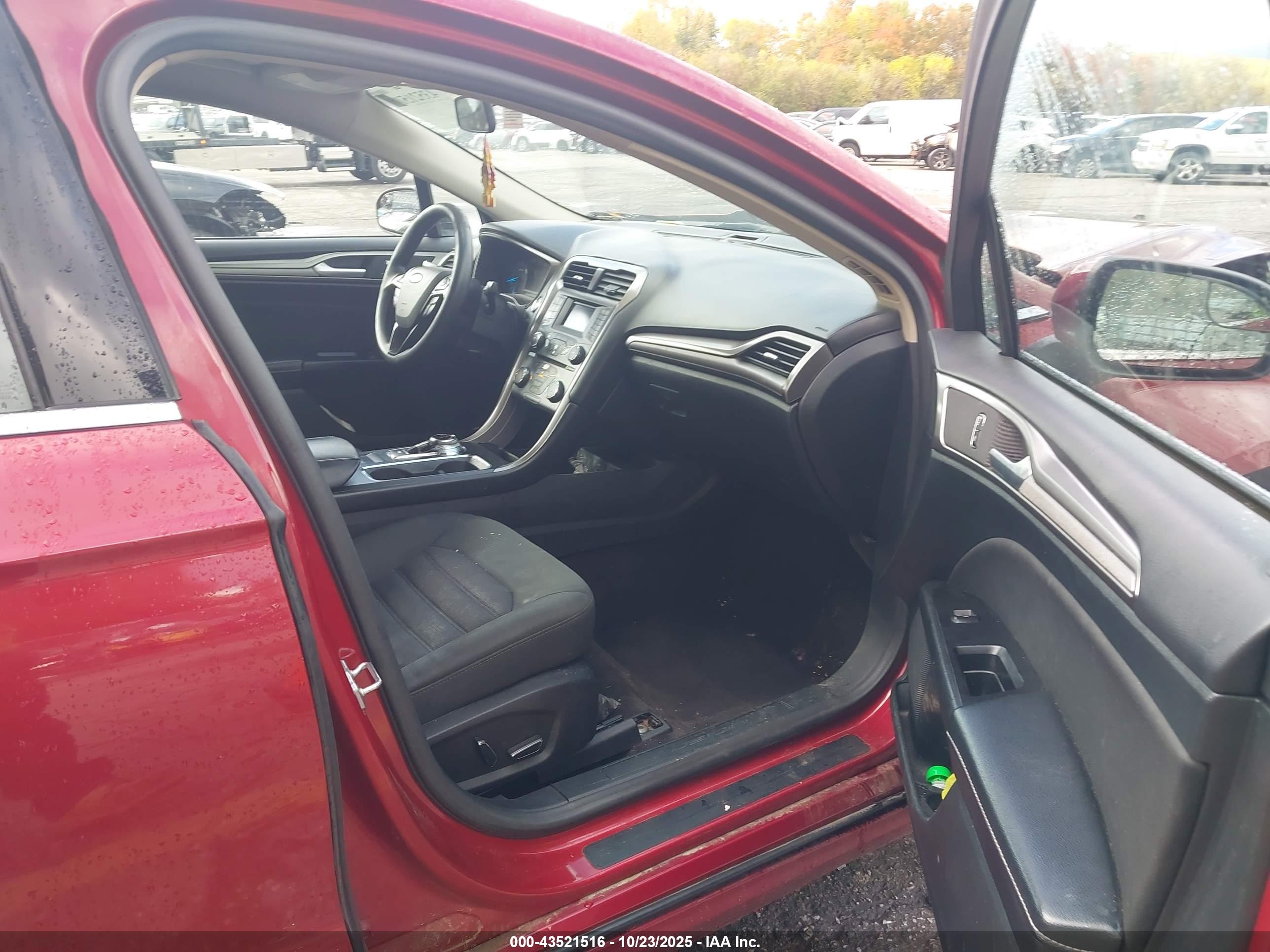 FORD FUSION image 5