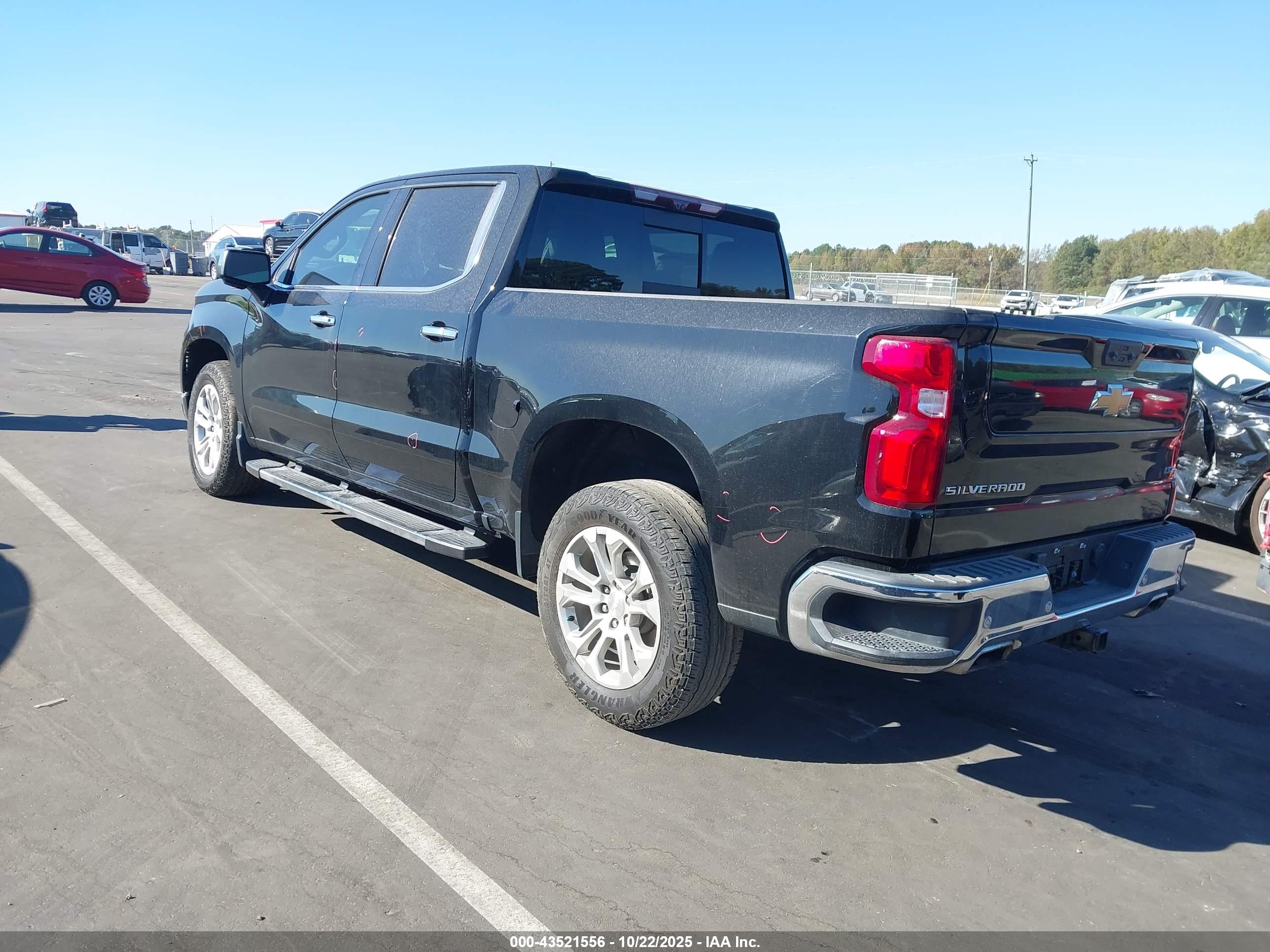 CHEVROLET SILVERADO image 3