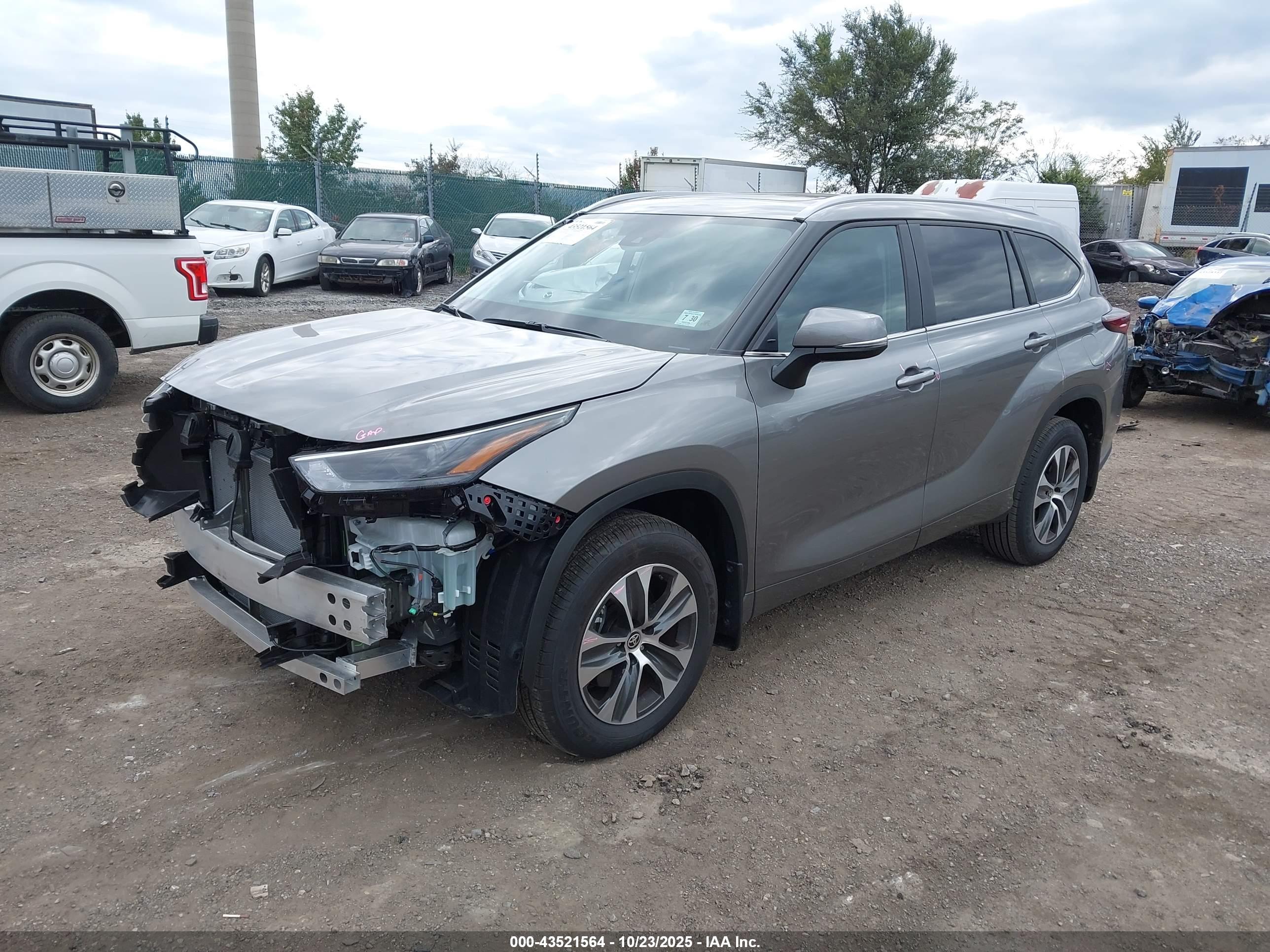TOYOTA HIGHLANDER image 2