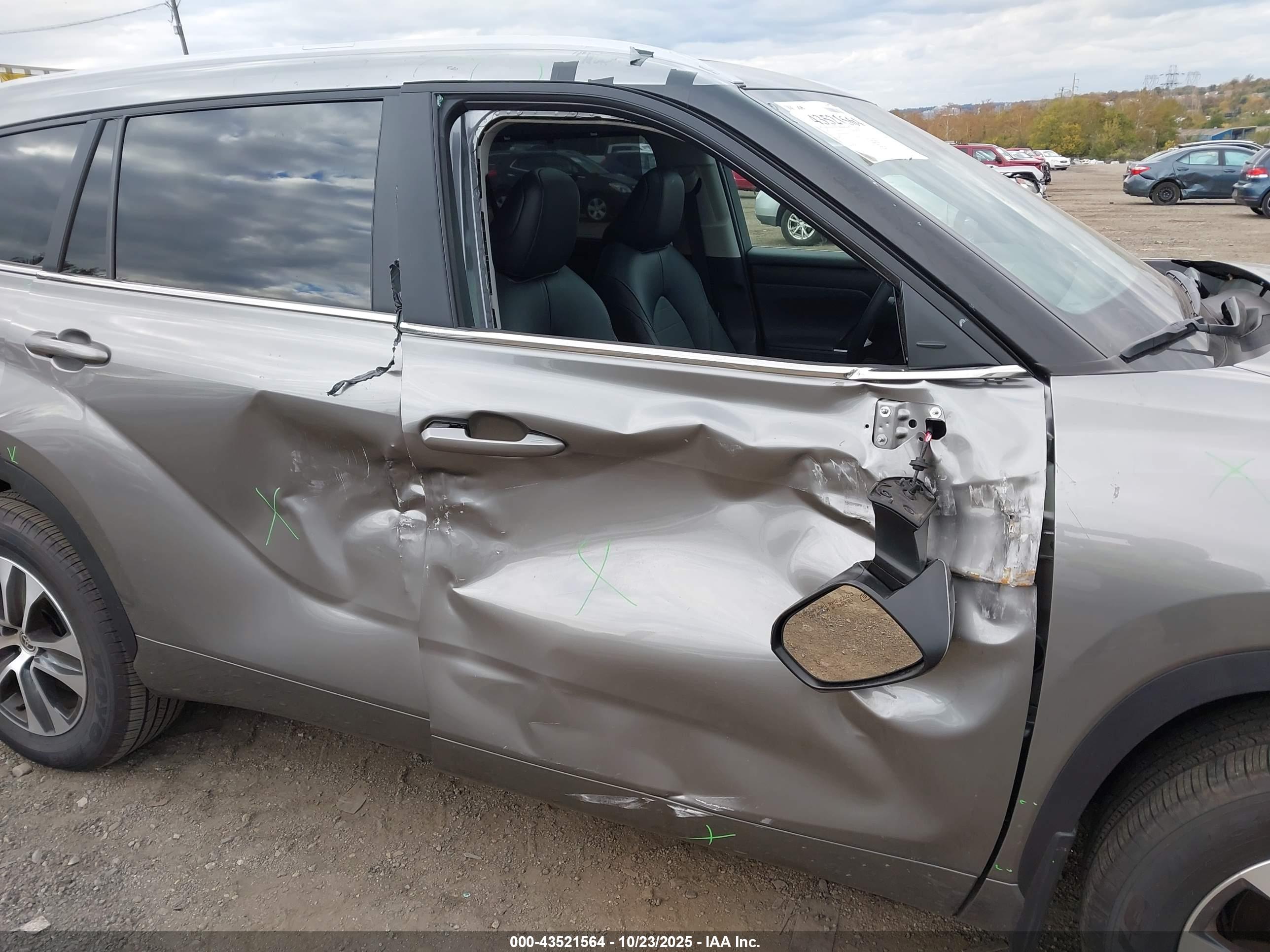 TOYOTA HIGHLANDER image 6