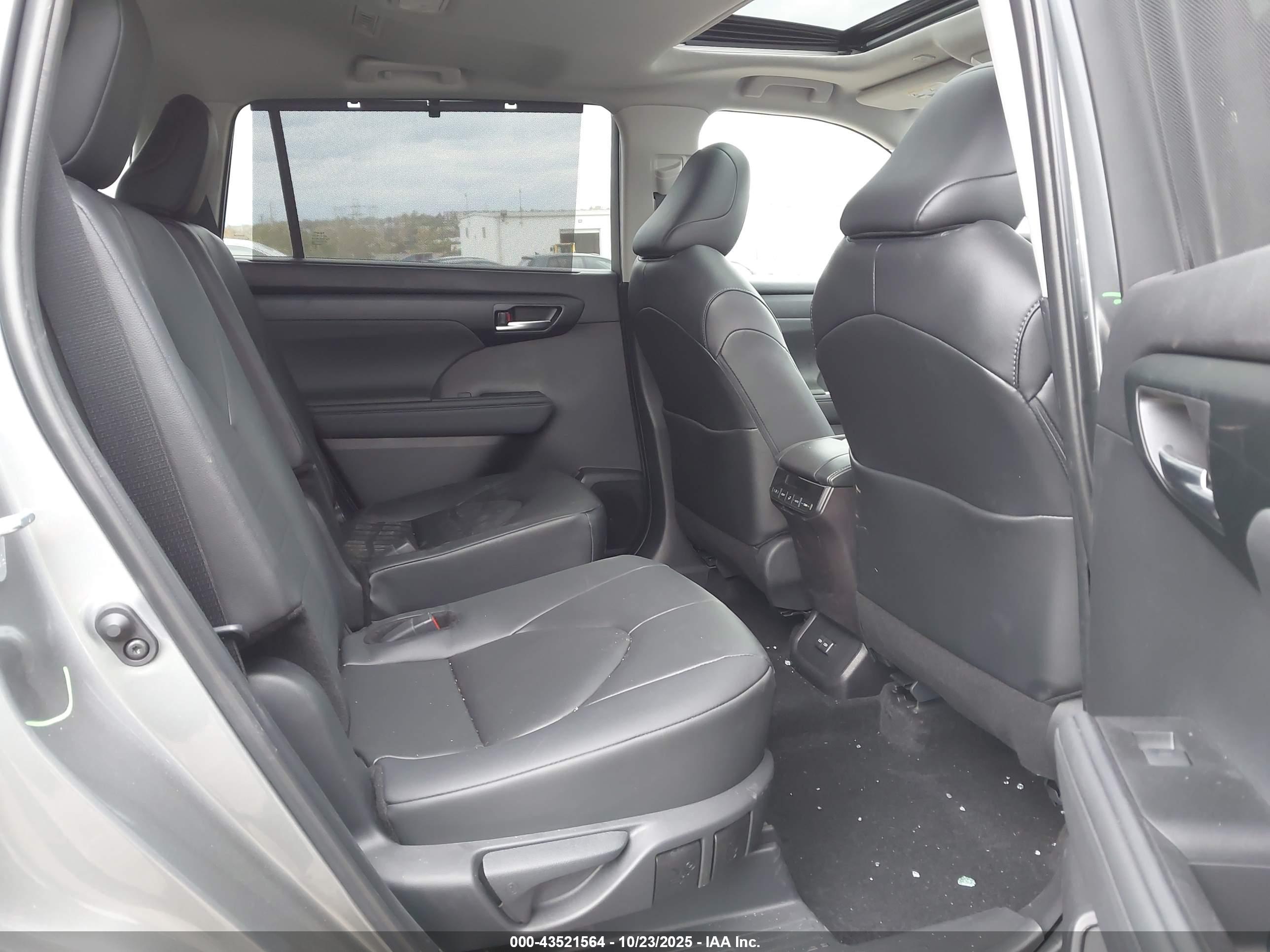 TOYOTA HIGHLANDER image 8