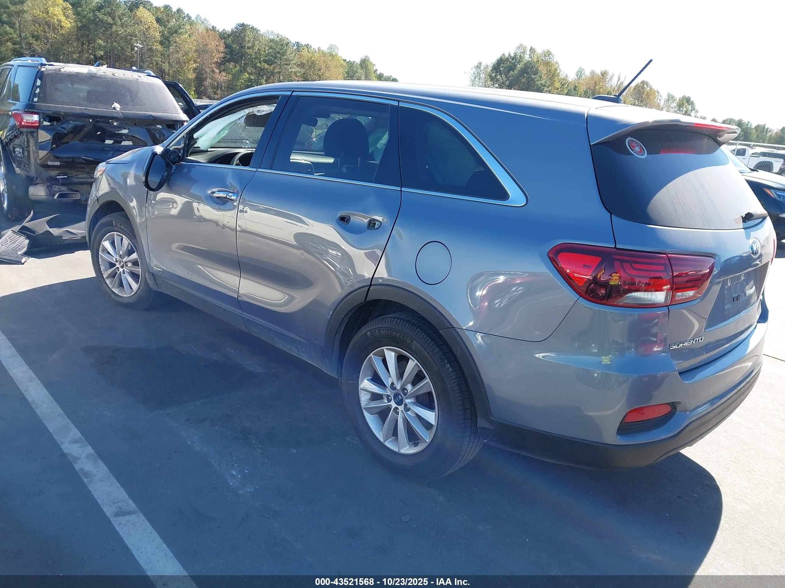 KIA SORENTO image 3