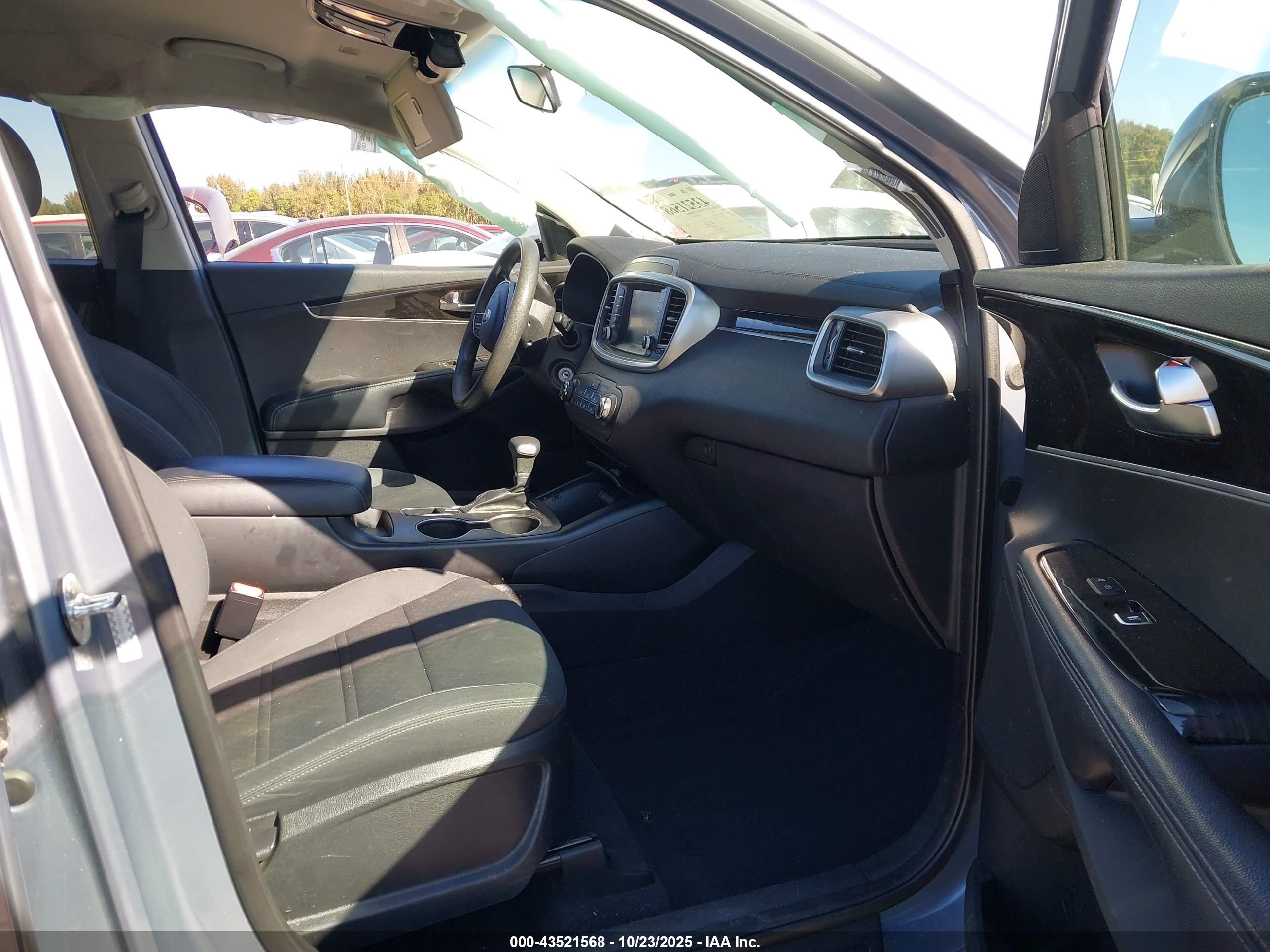 KIA SORENTO image 5