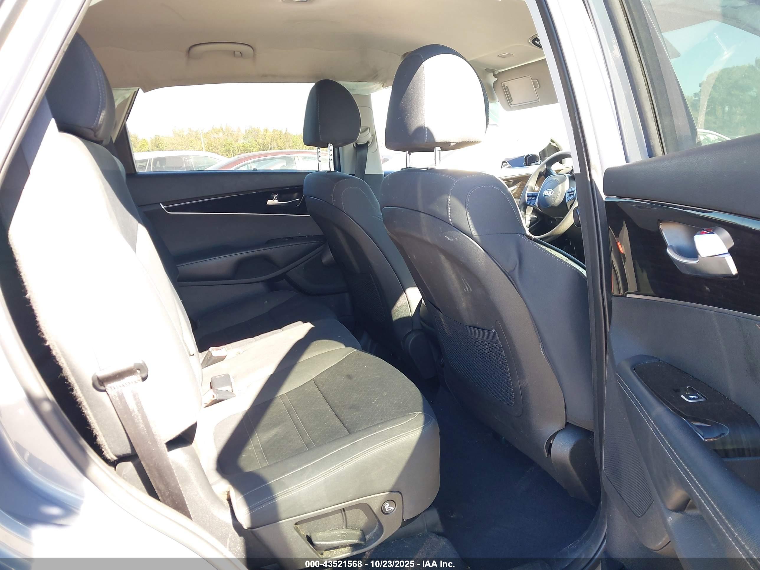 KIA SORENTO image 8