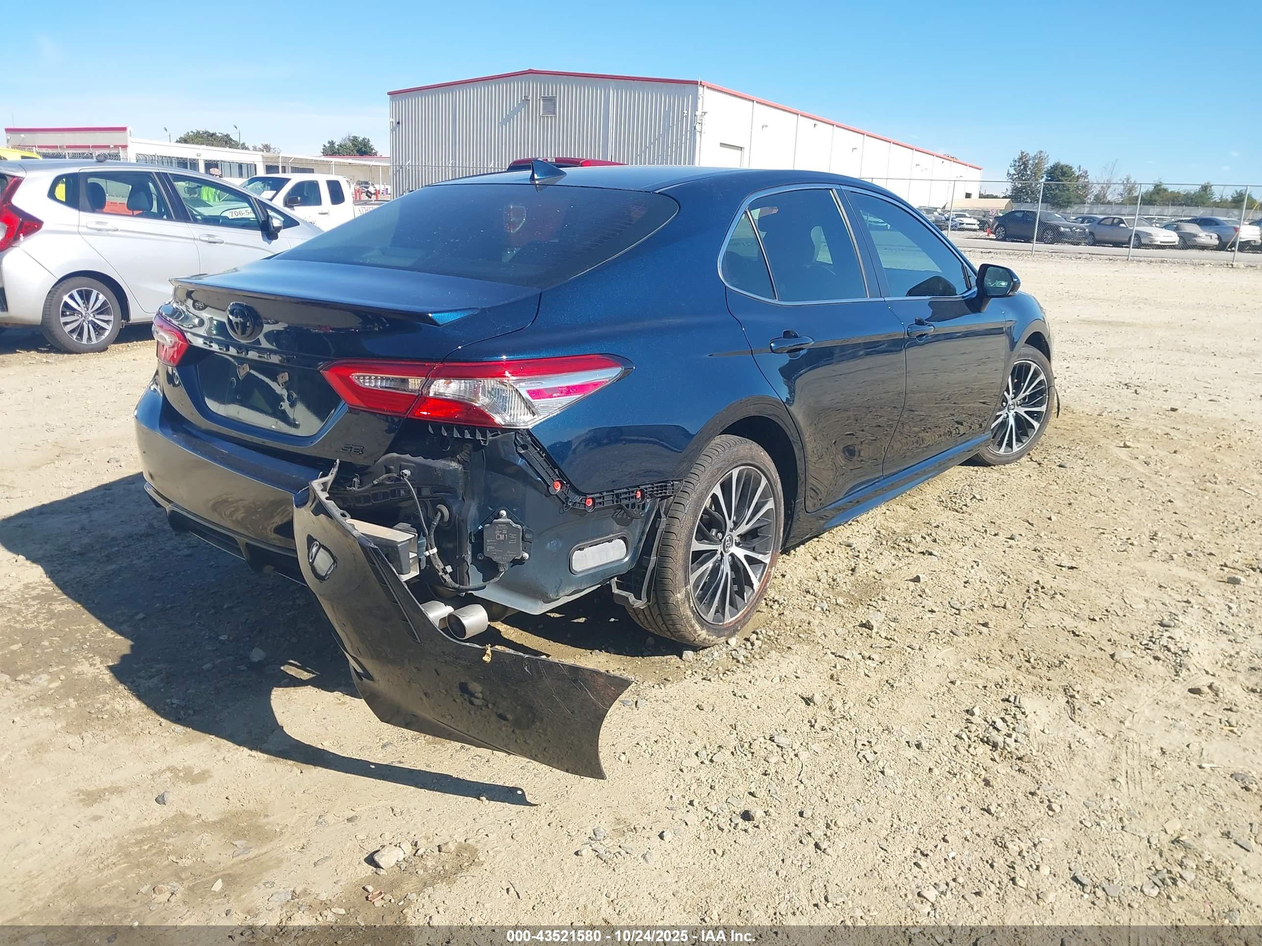 TOYOTA CAMRY image 4