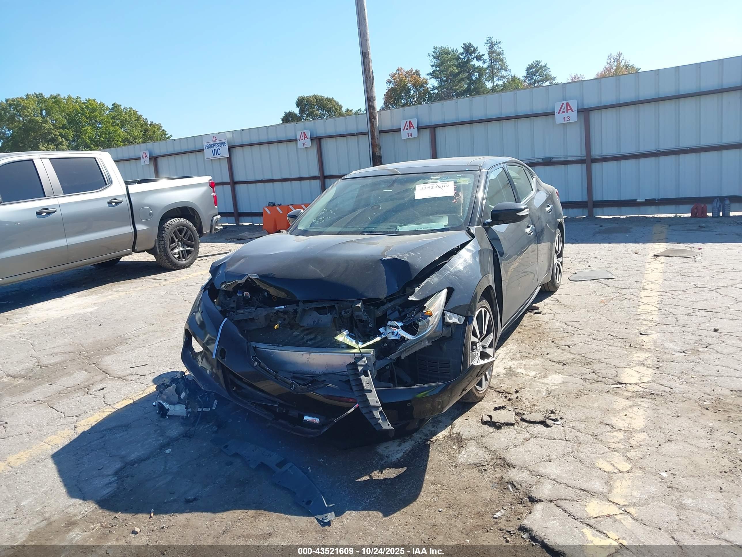 NISSAN MAXIMA image 2