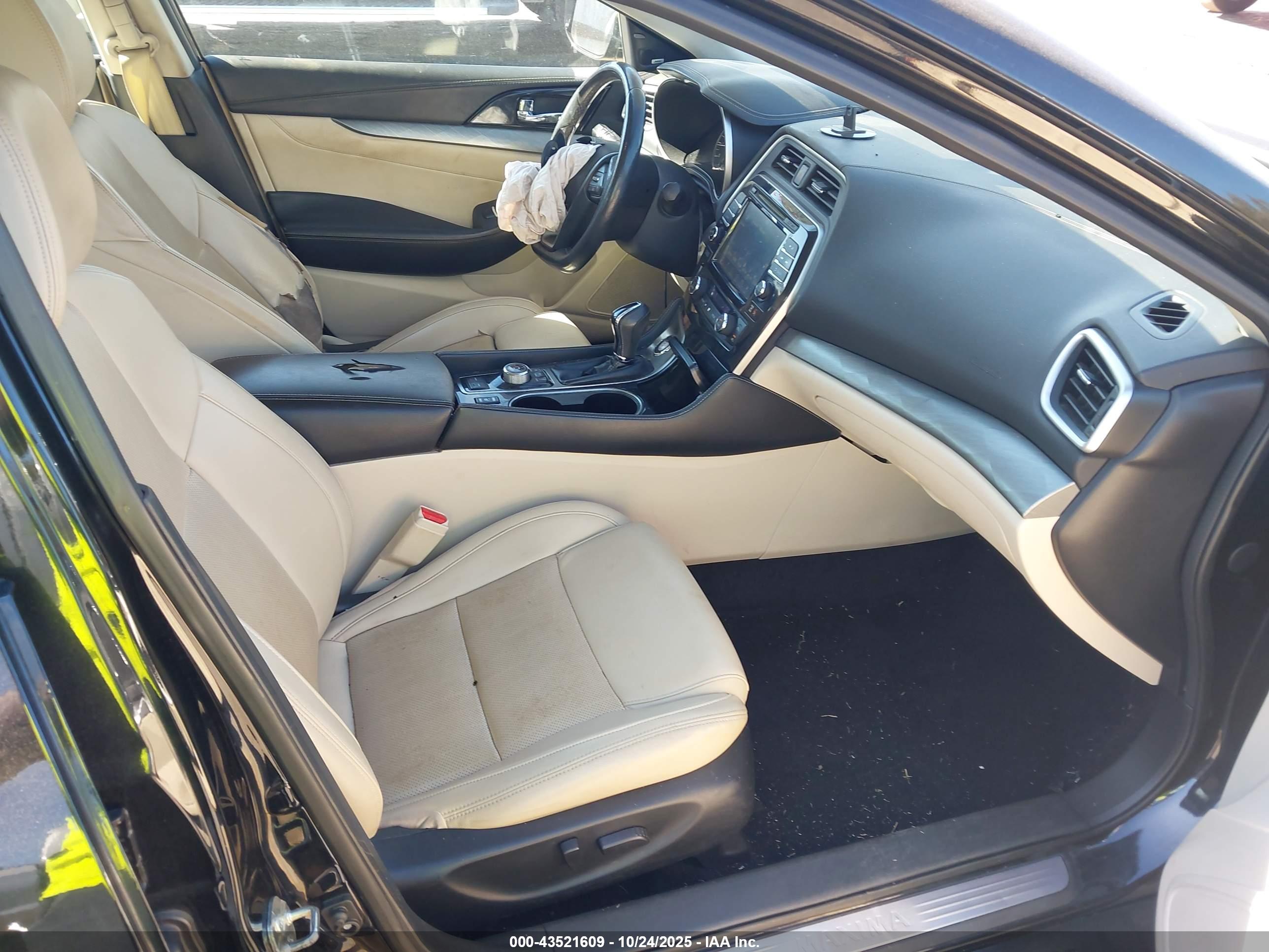NISSAN MAXIMA image 5