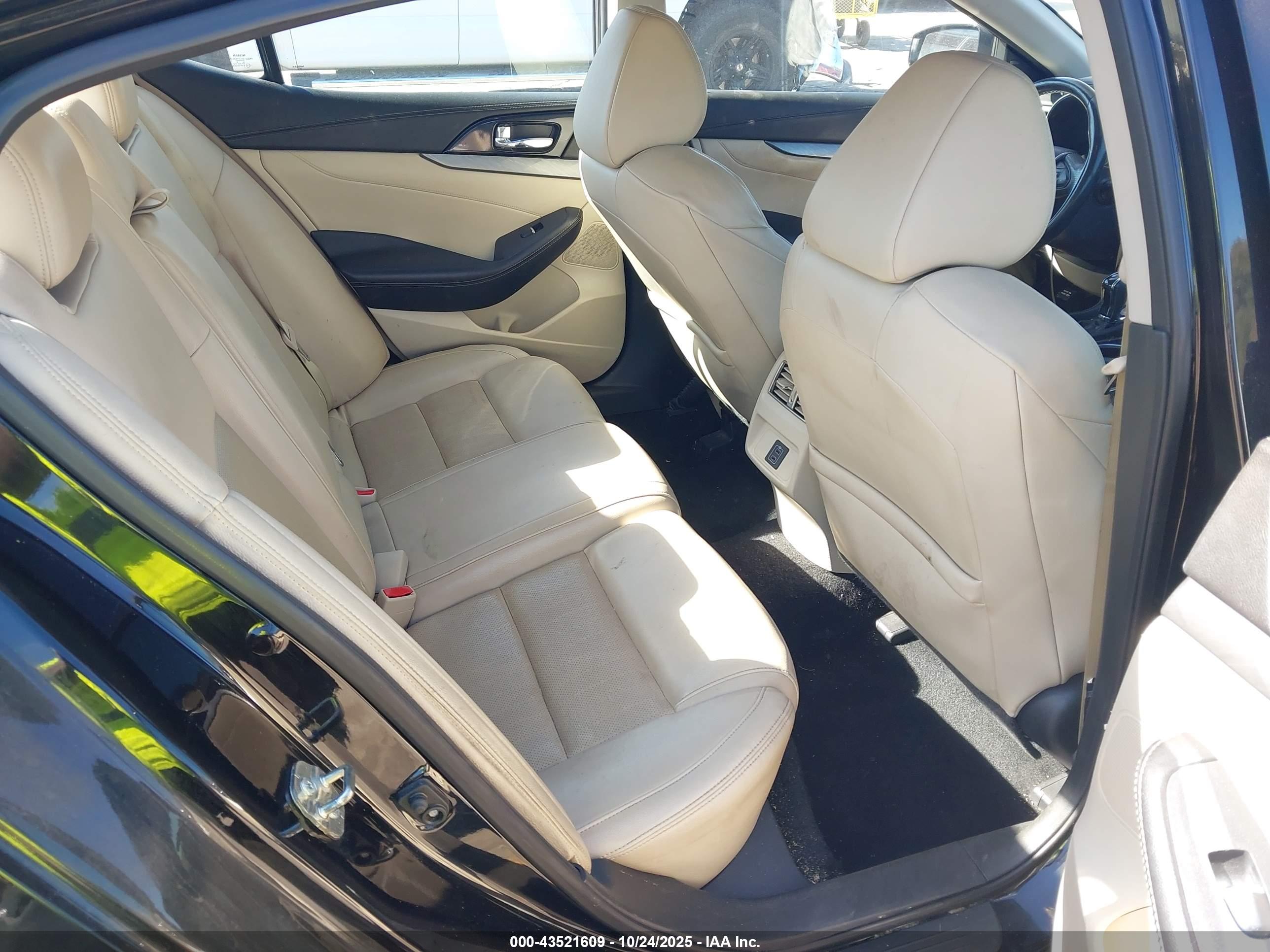 NISSAN MAXIMA image 8
