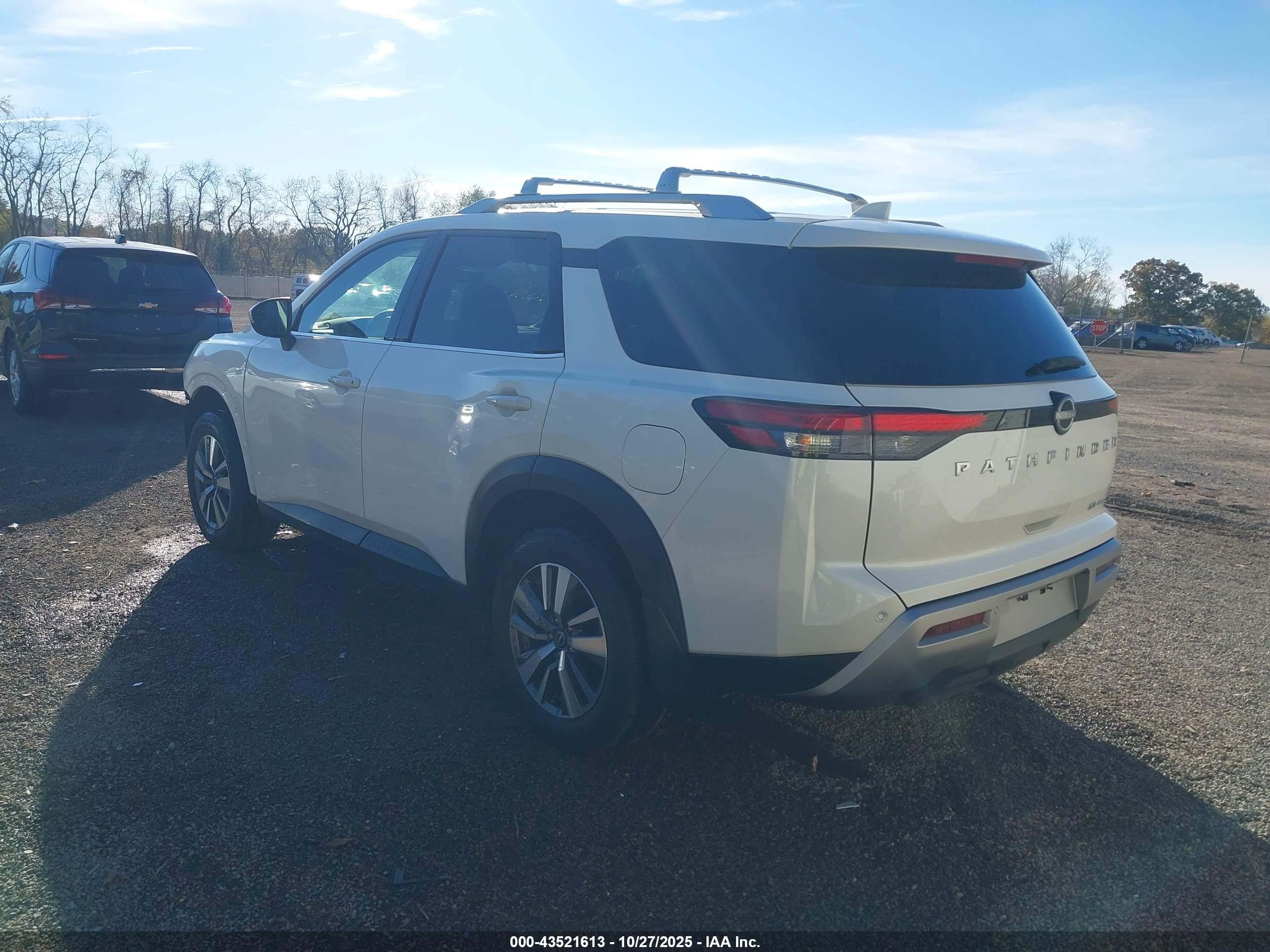 NISSAN PATHFINDER image 3