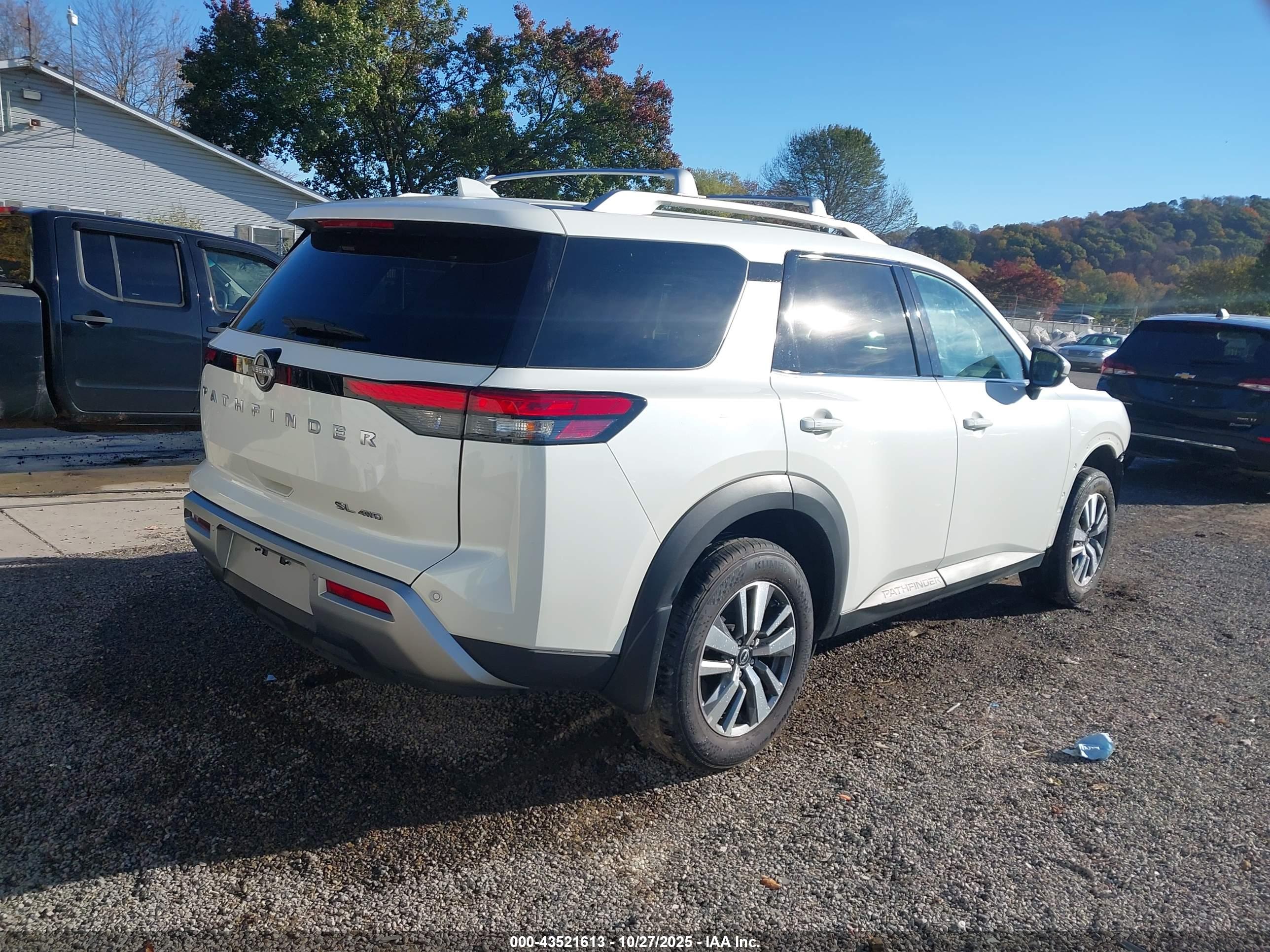 NISSAN PATHFINDER image 4