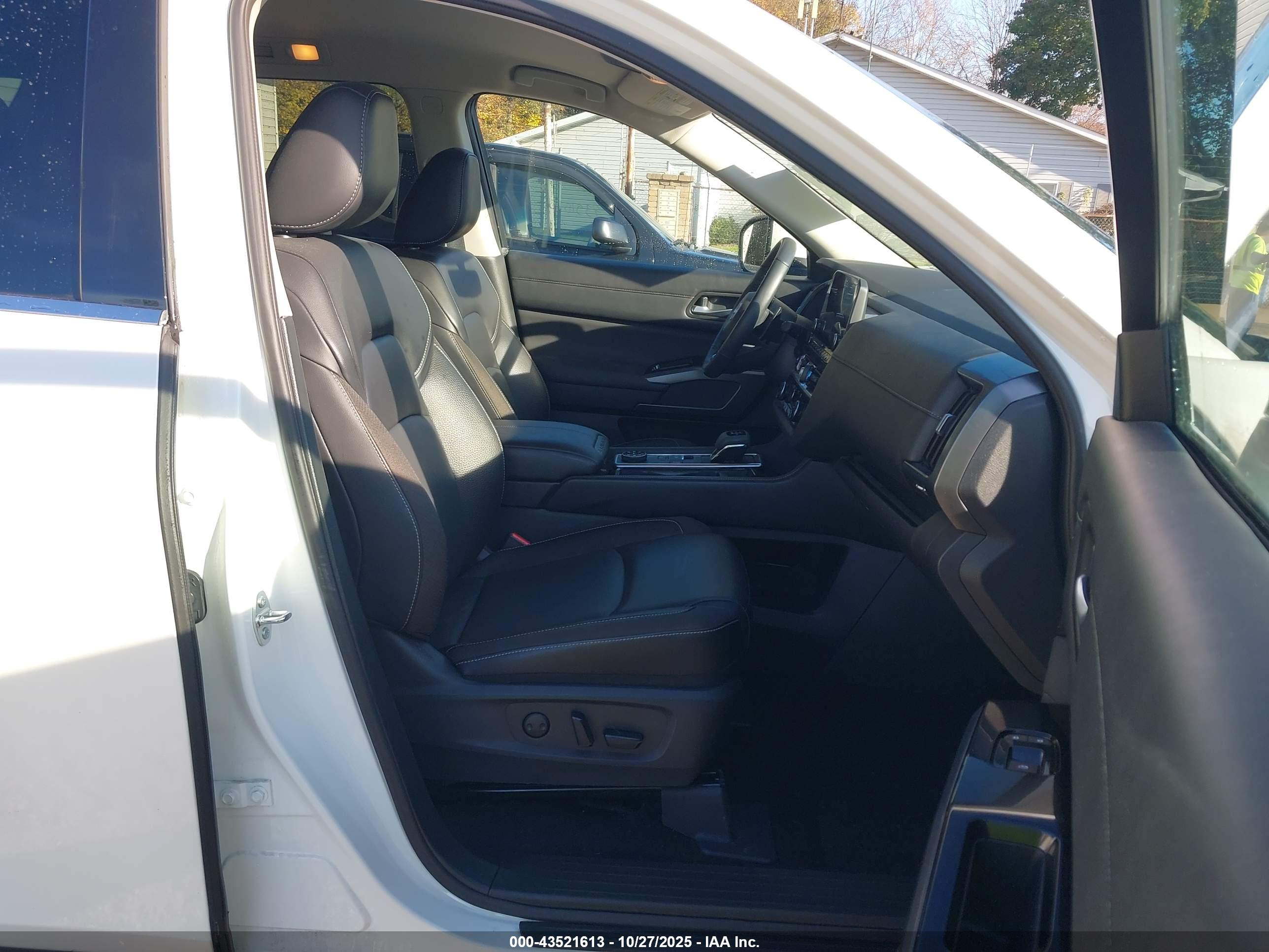 NISSAN PATHFINDER image 5