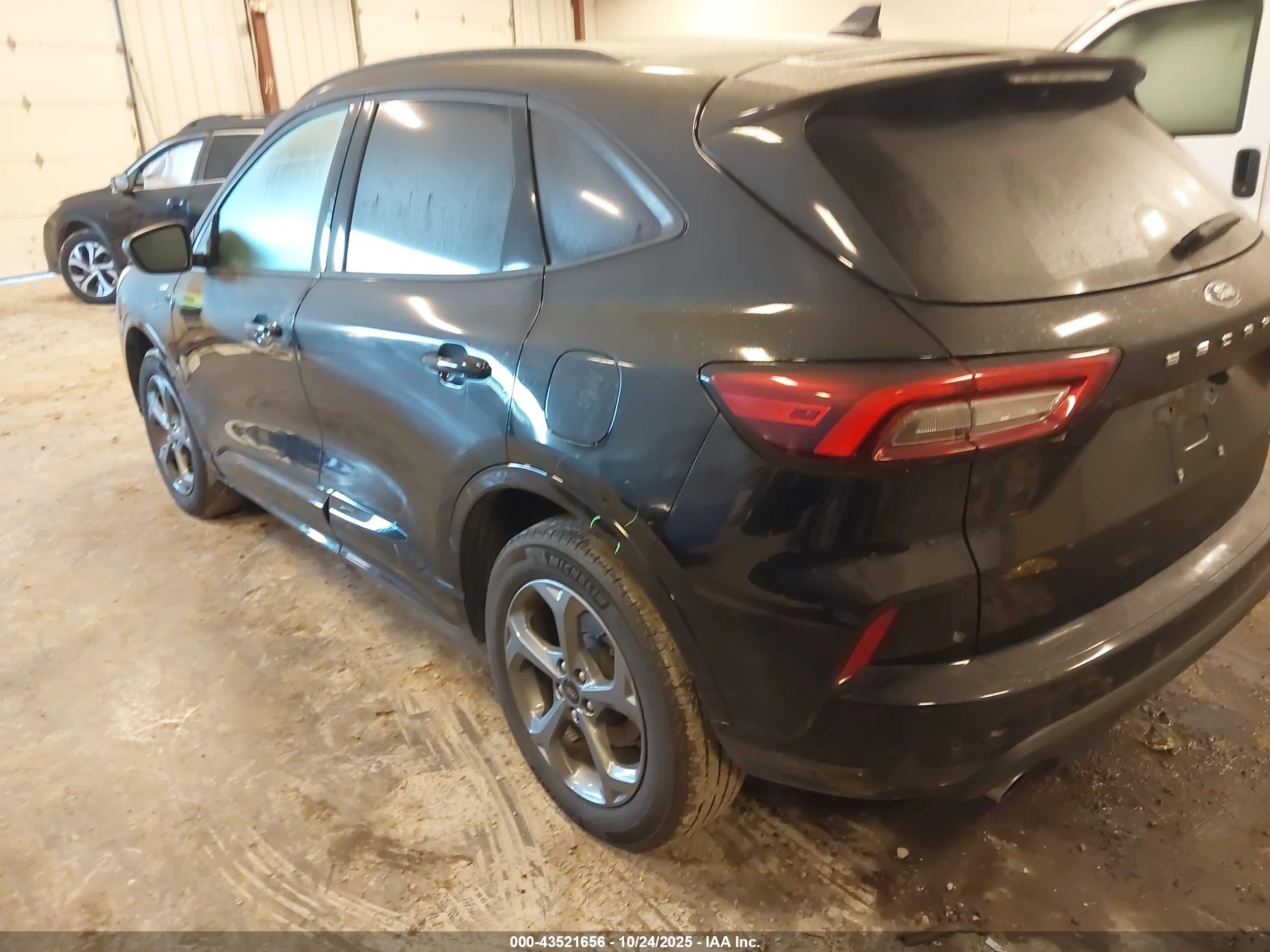 FORD ESCAPE image 3