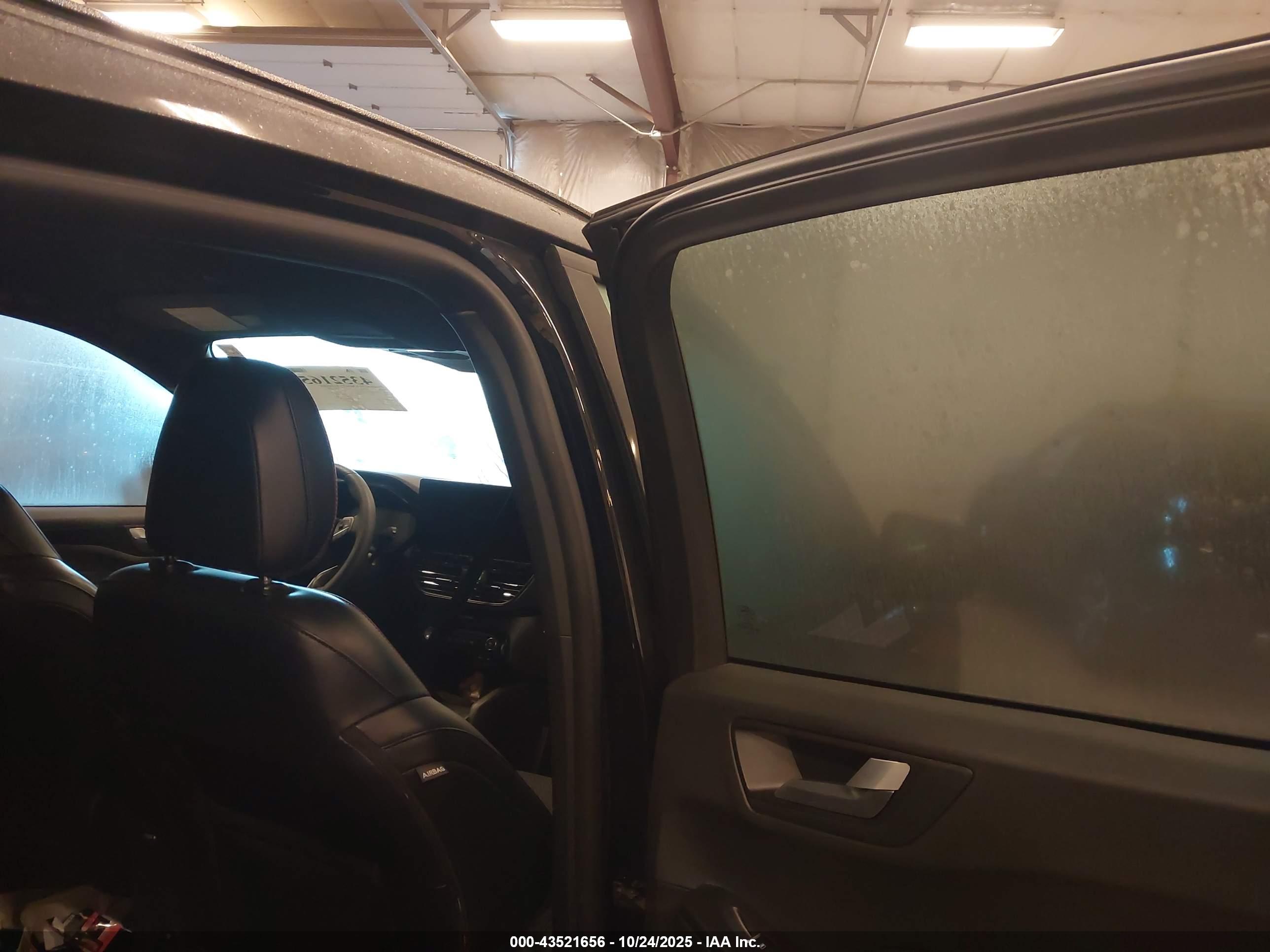 FORD ESCAPE image 8