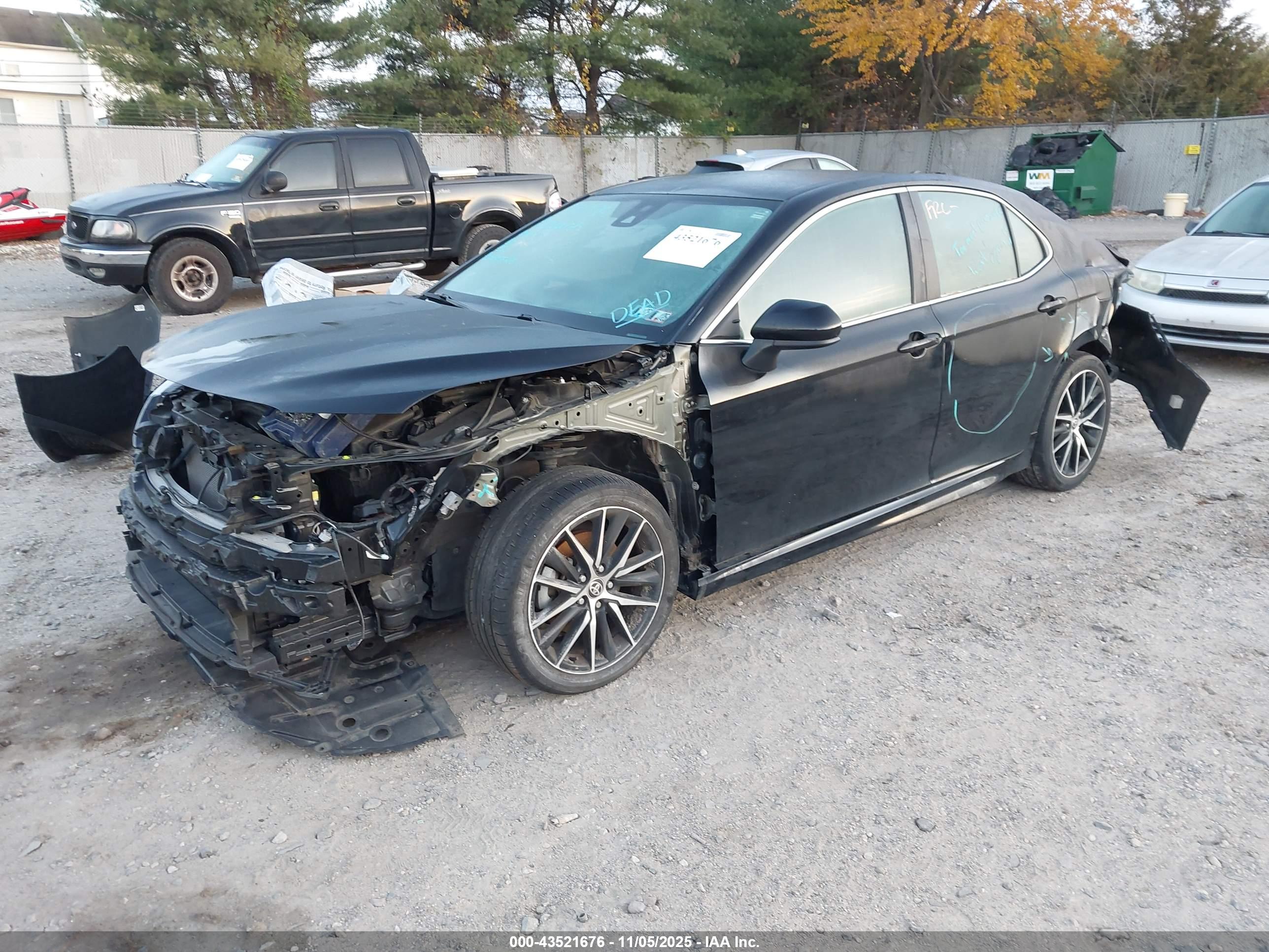 TOYOTA CAMRY image 2