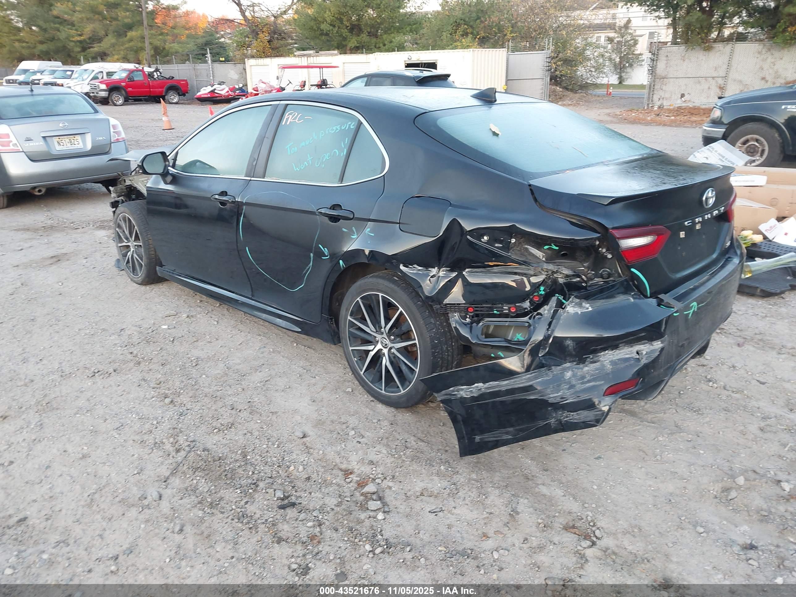 TOYOTA CAMRY image 3