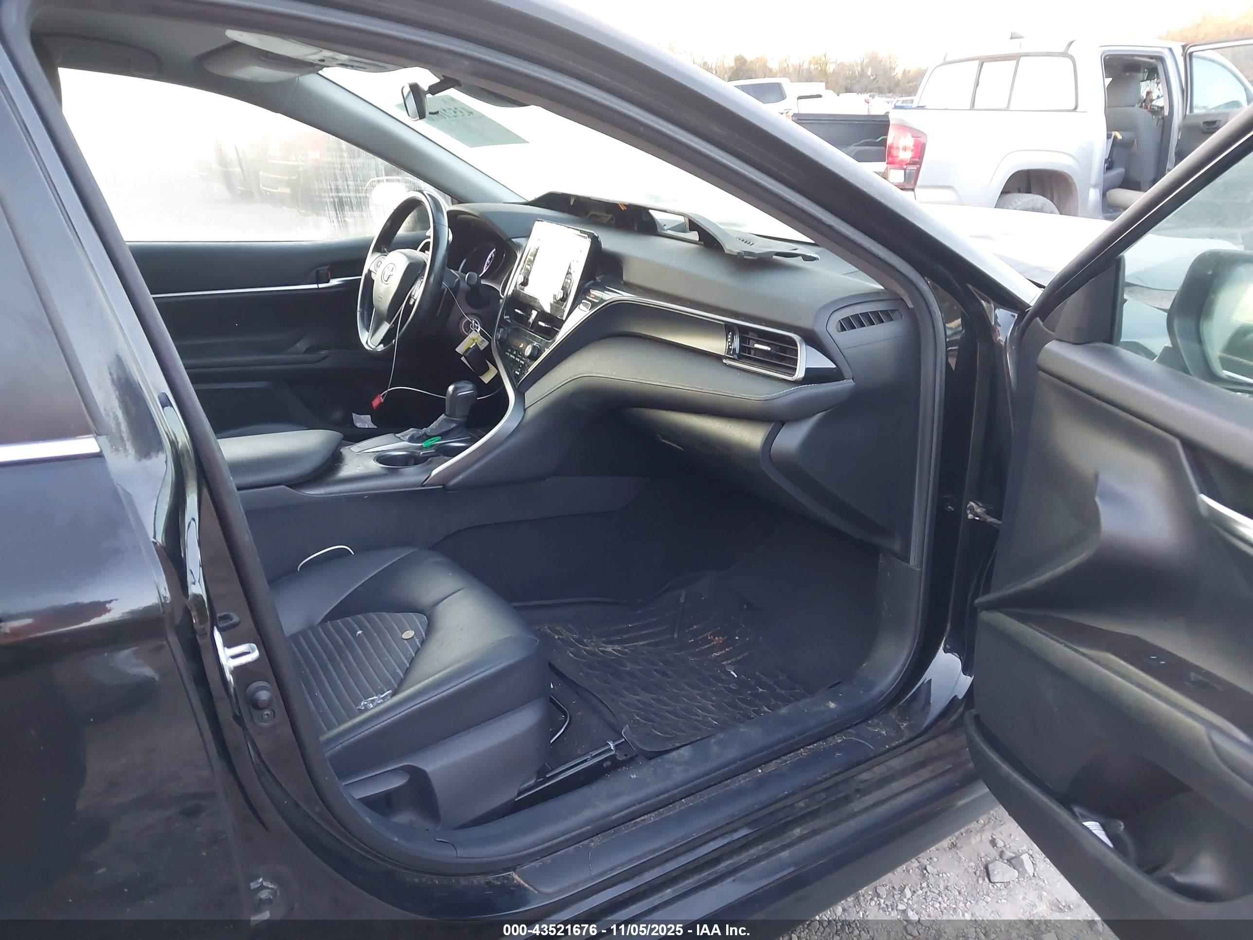 TOYOTA CAMRY image 5