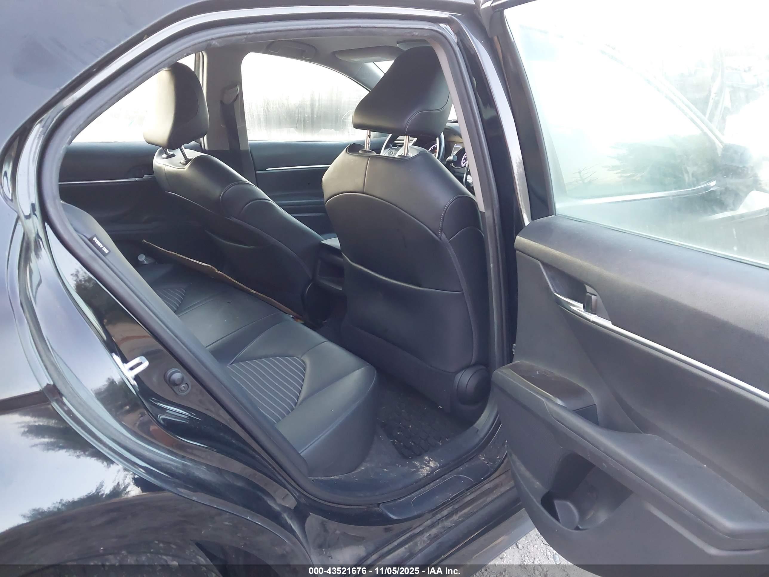 TOYOTA CAMRY image 8