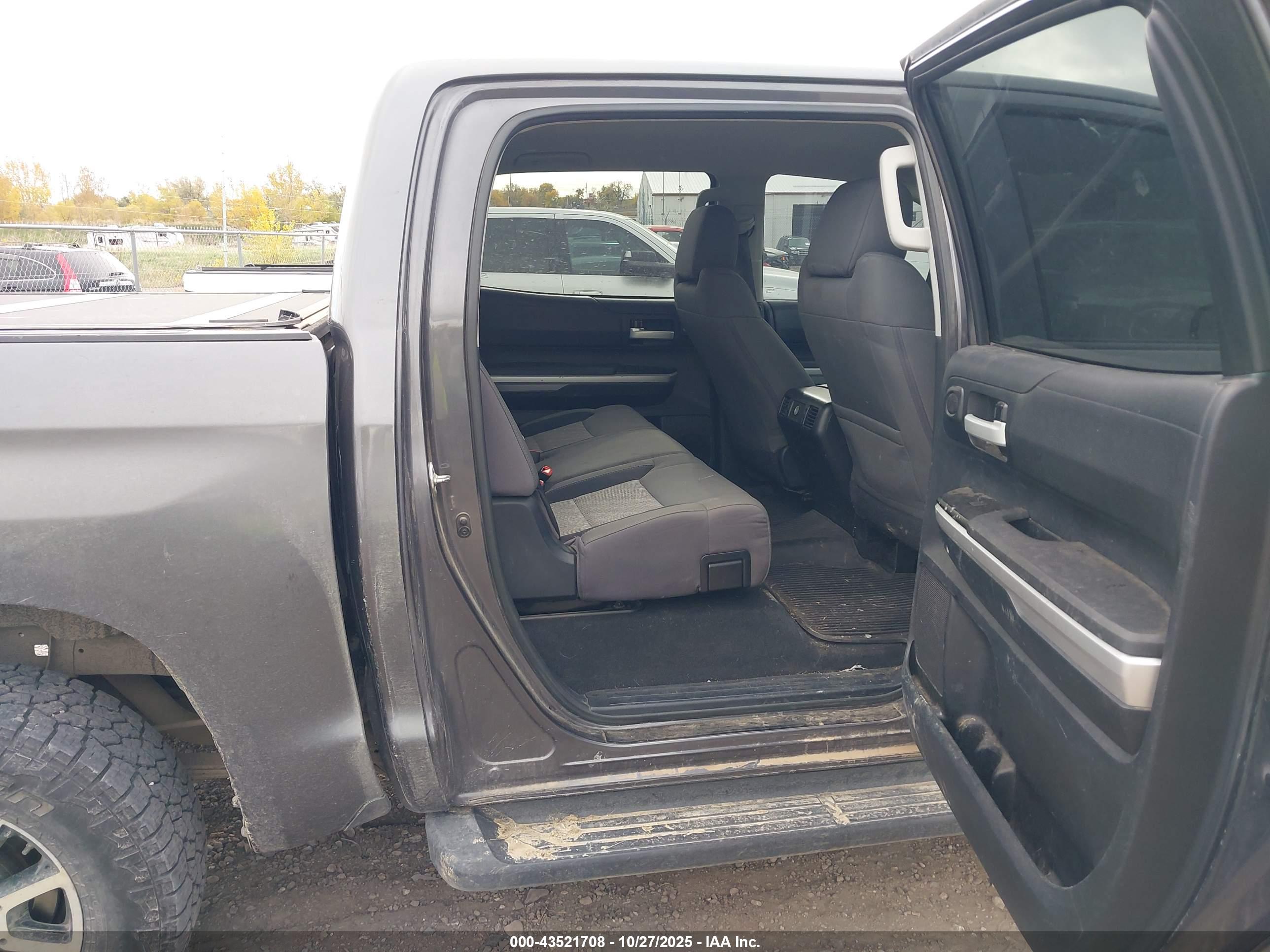 TOYOTA TUNDRA image 8