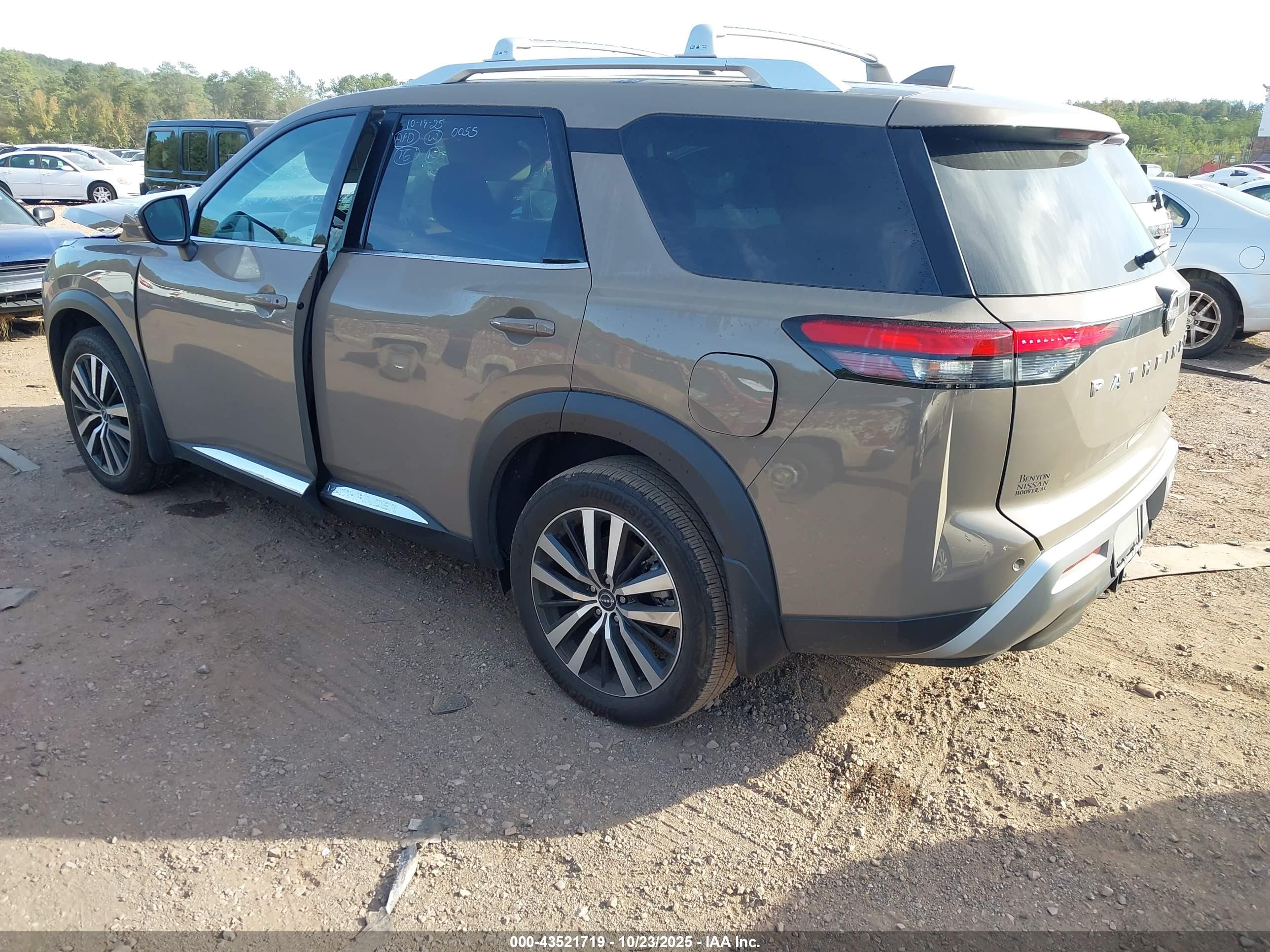 NISSAN PATHFINDER image 3