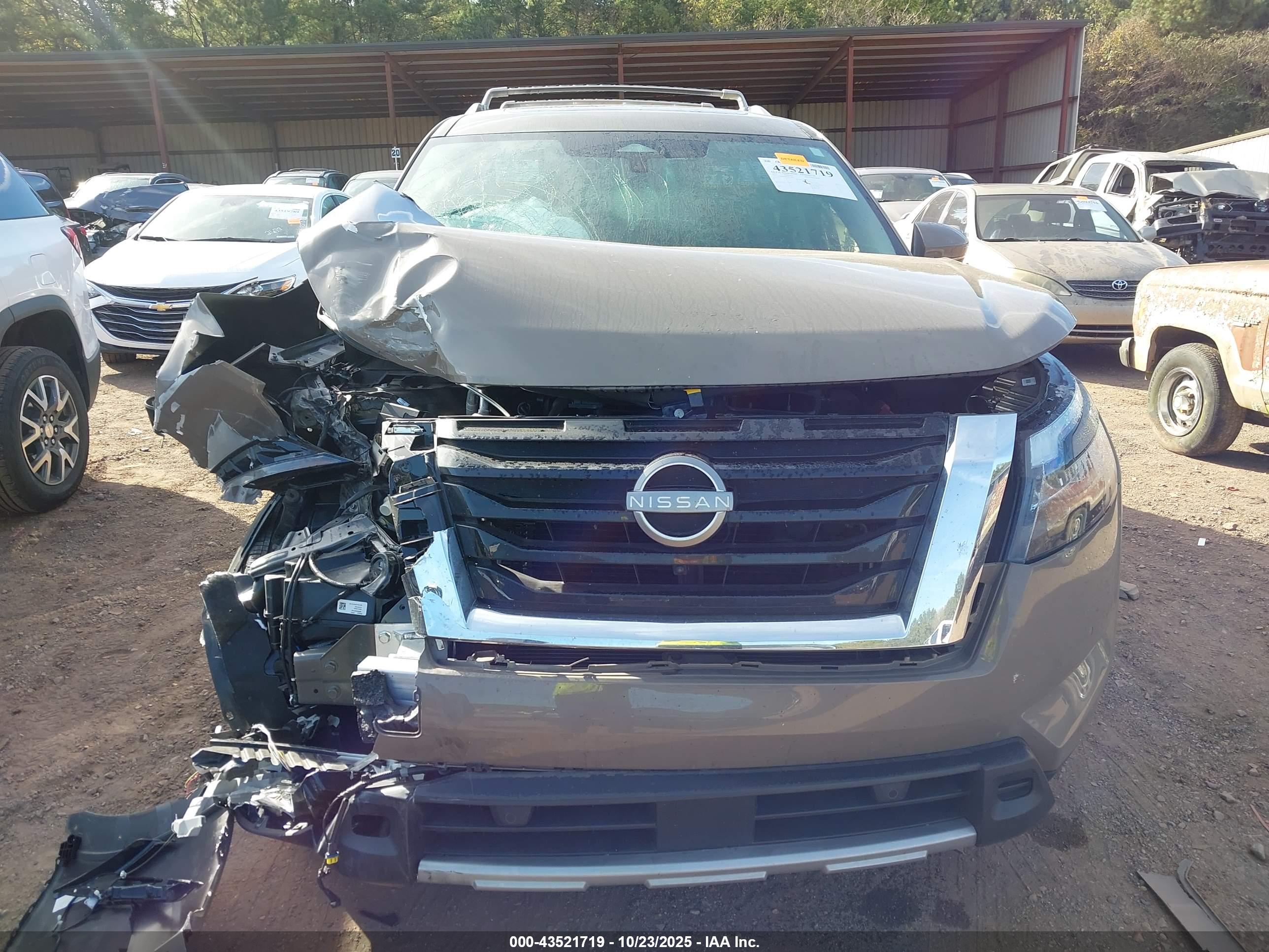 NISSAN PATHFINDER image 6