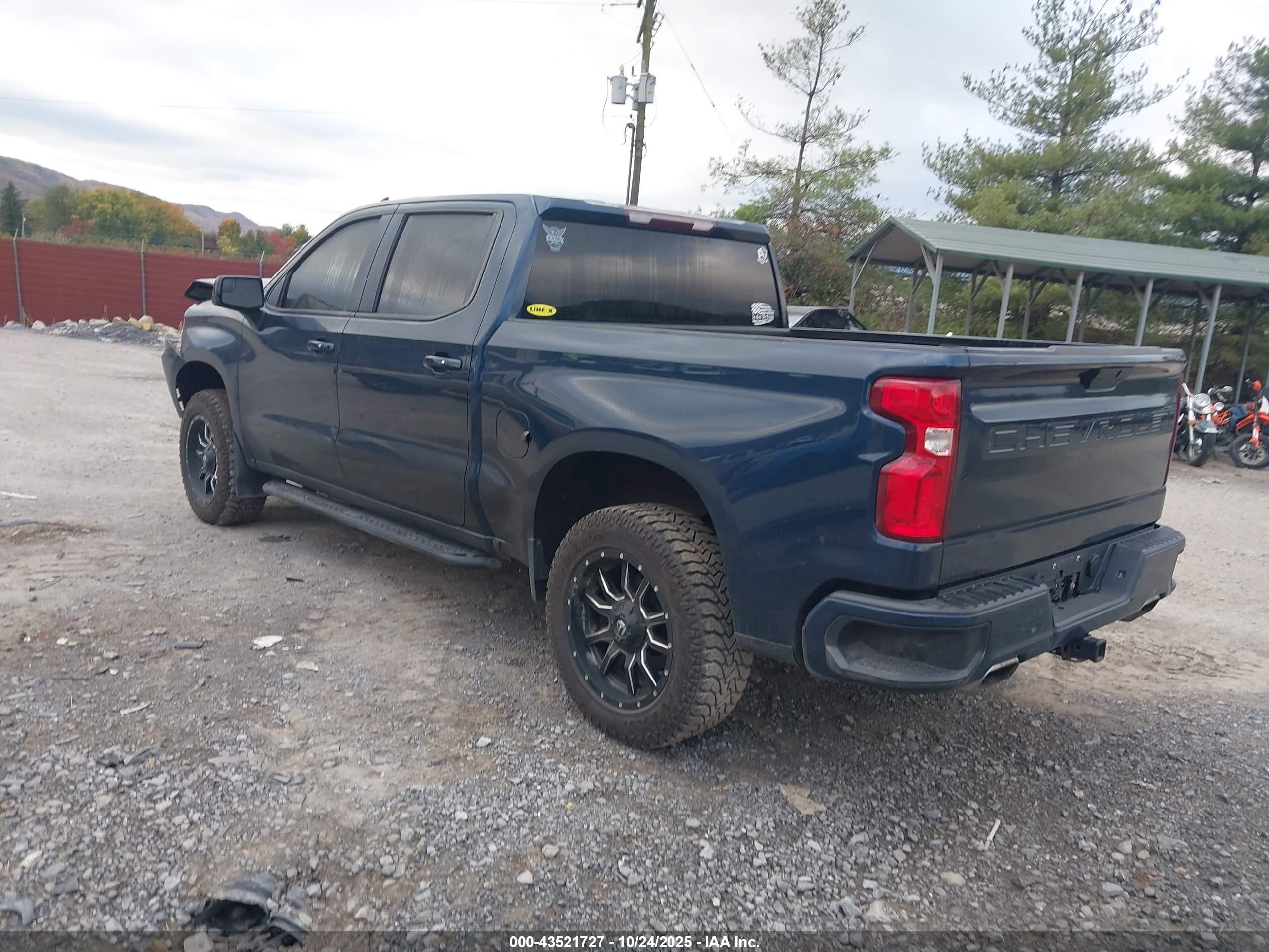 CHEVROLET SILVERADO image 3