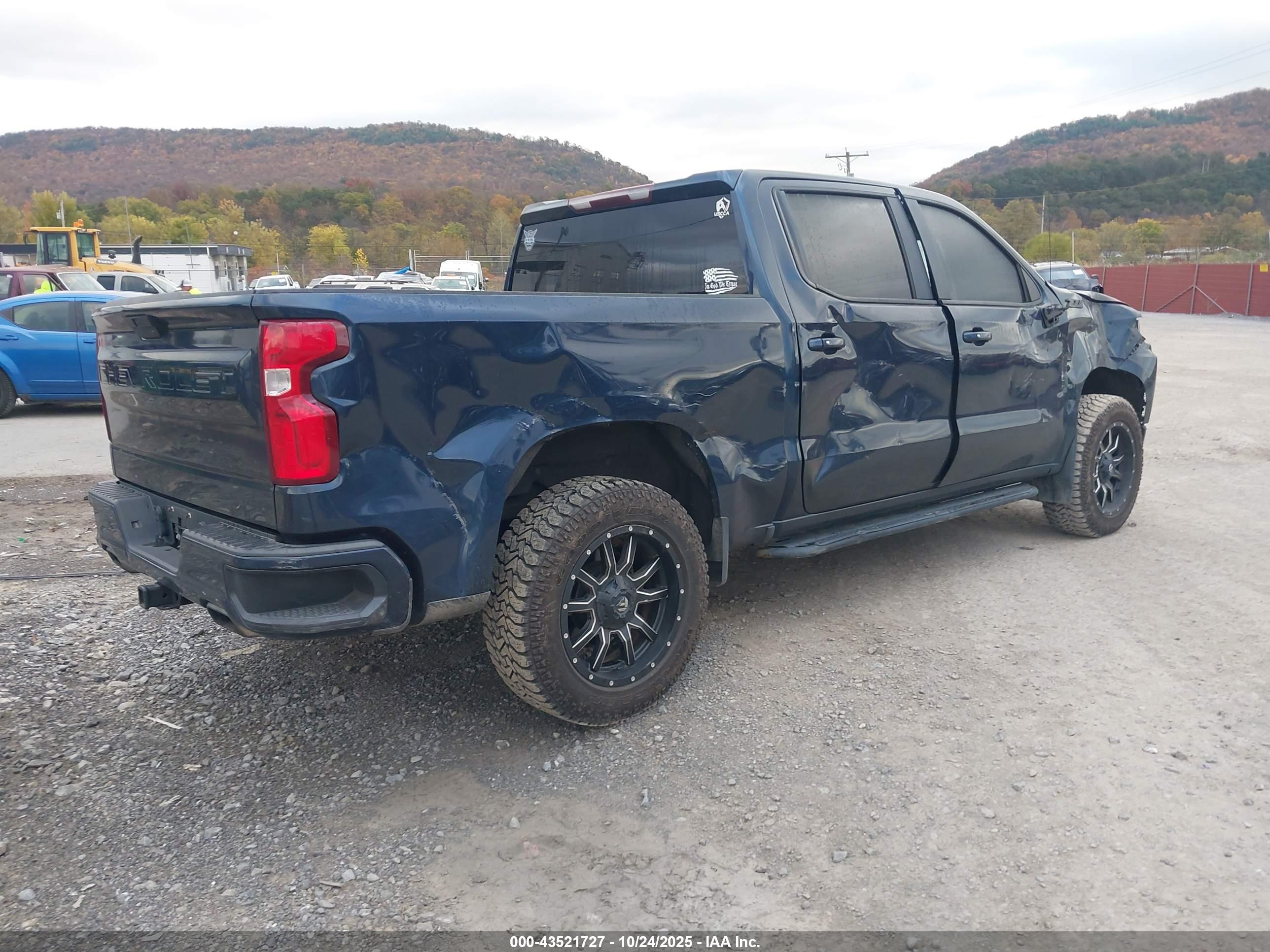 CHEVROLET SILVERADO image 4