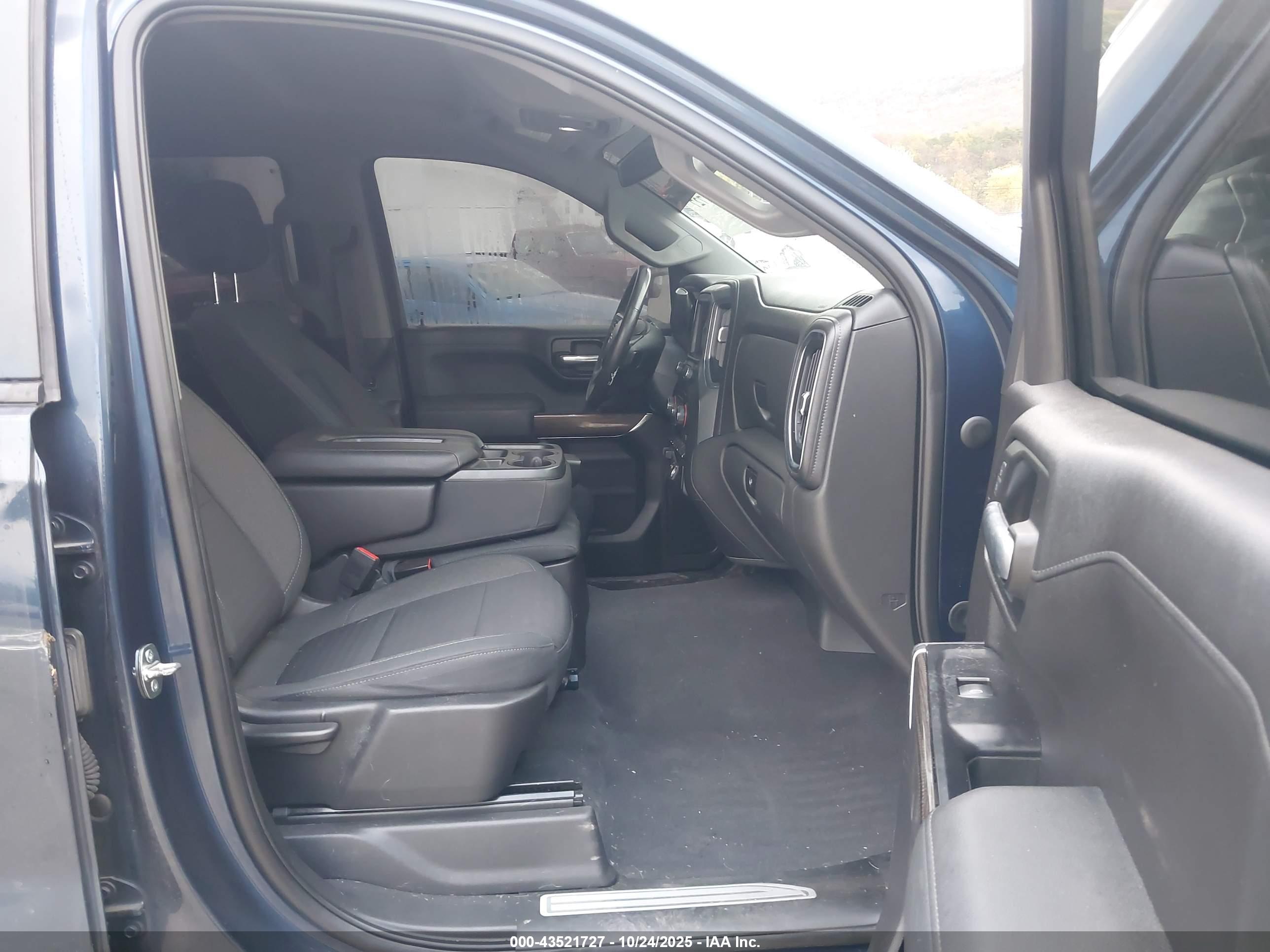 CHEVROLET SILVERADO image 5