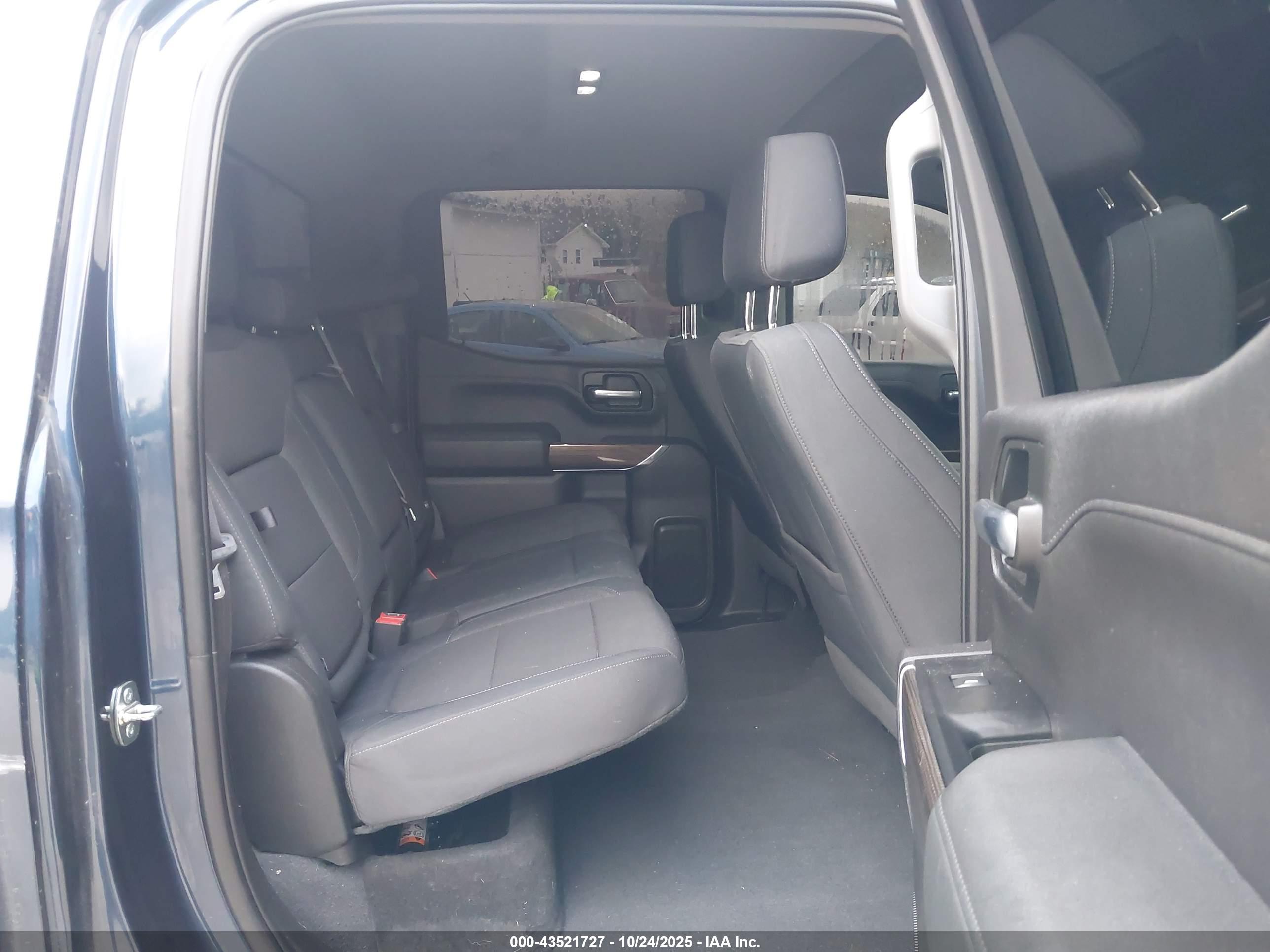 CHEVROLET SILVERADO image 8