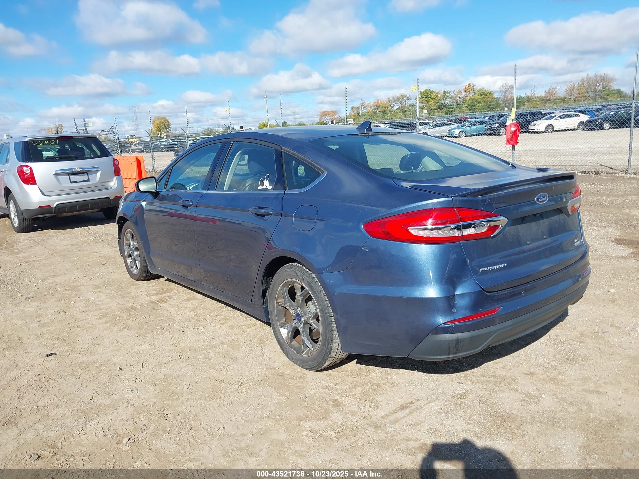 FORD FUSION image 3