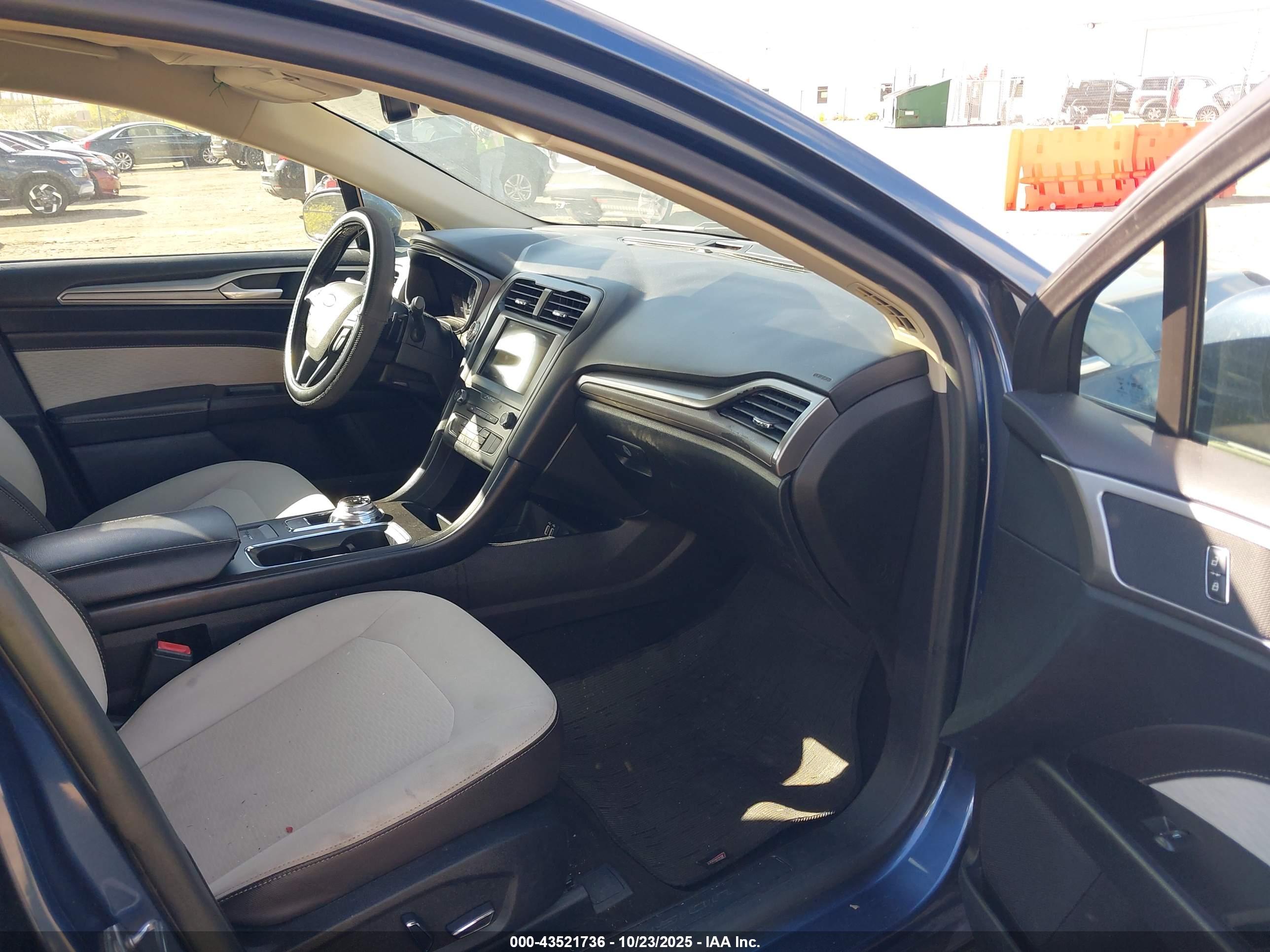 FORD FUSION image 5