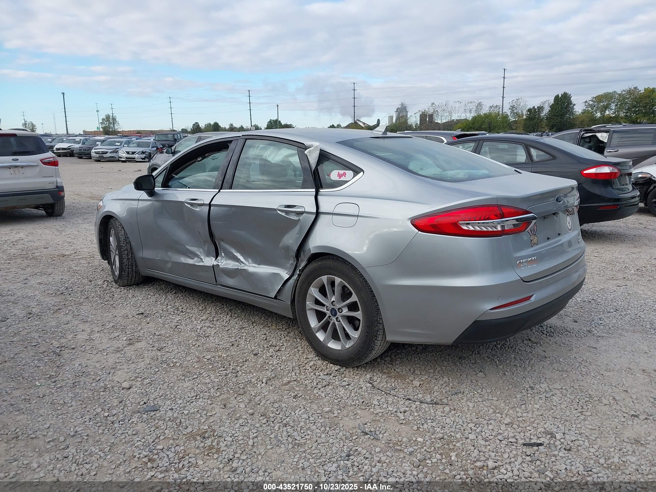 FORD FUSION image 3