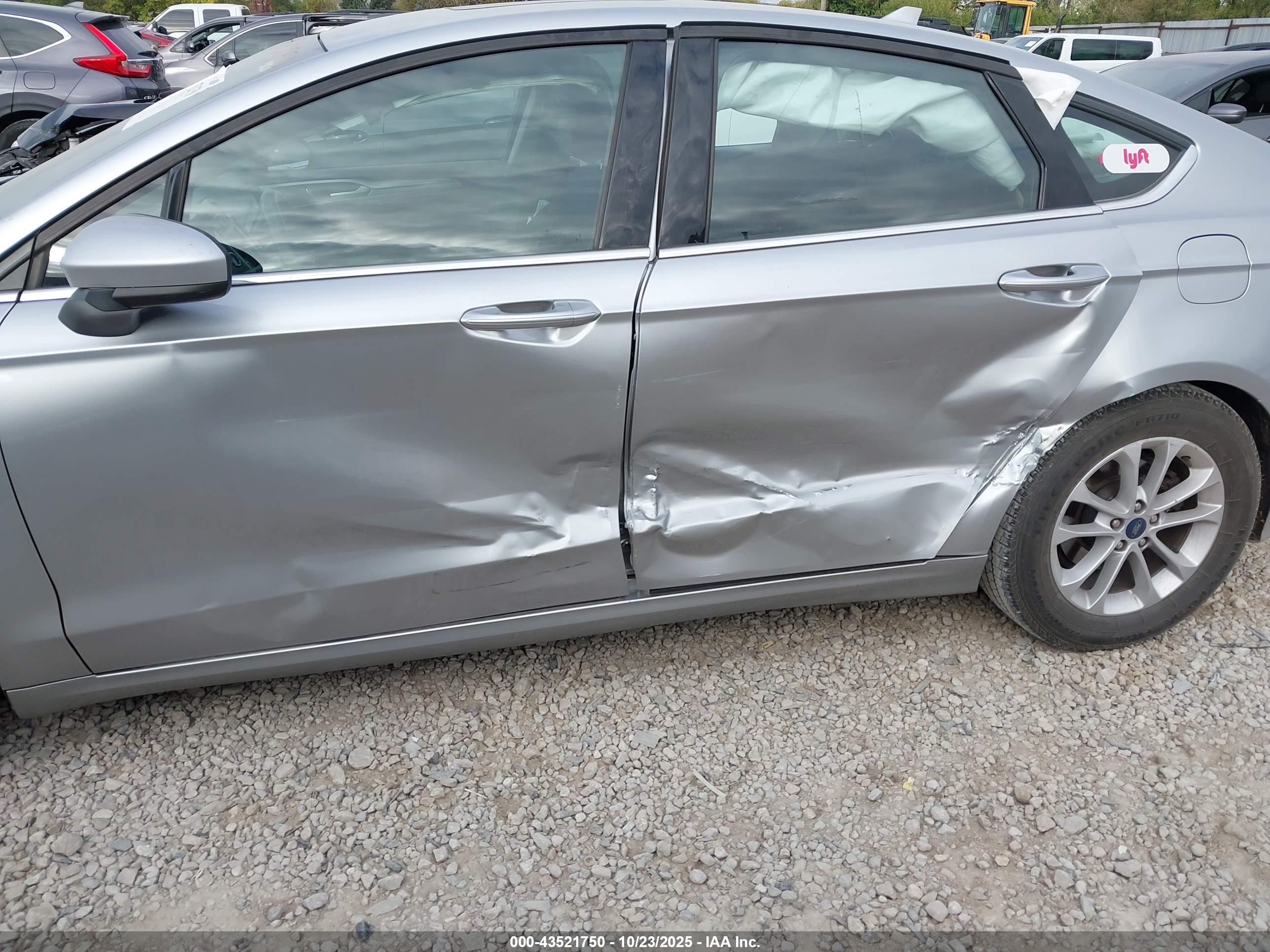 FORD FUSION image 6