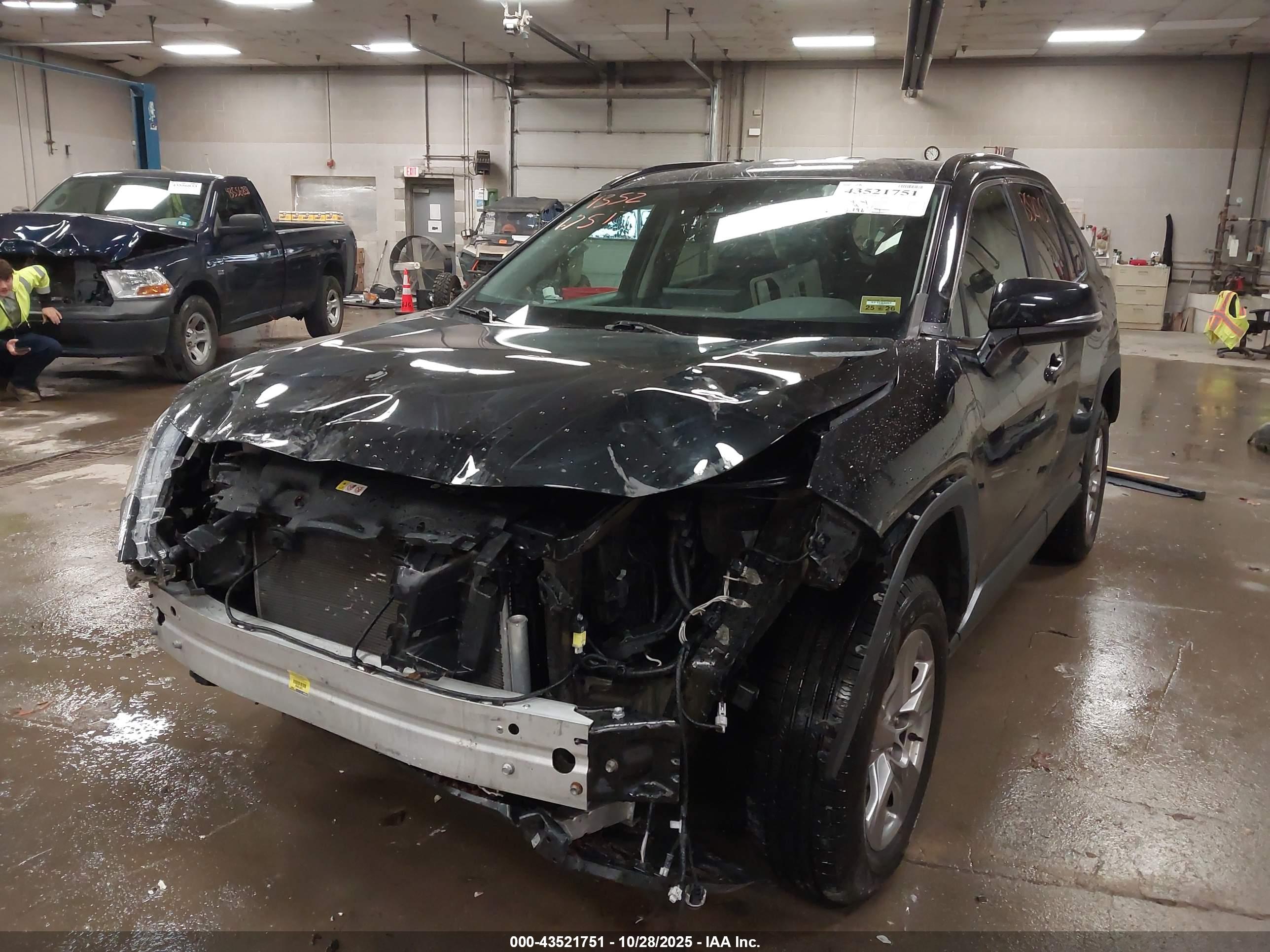 TOYOTA RAV4 image 6