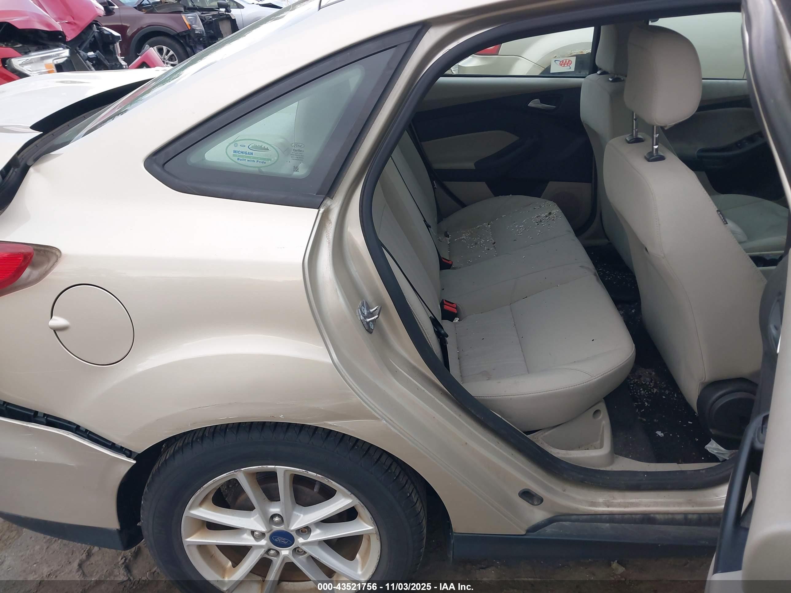 FORD FOCUS image 8
