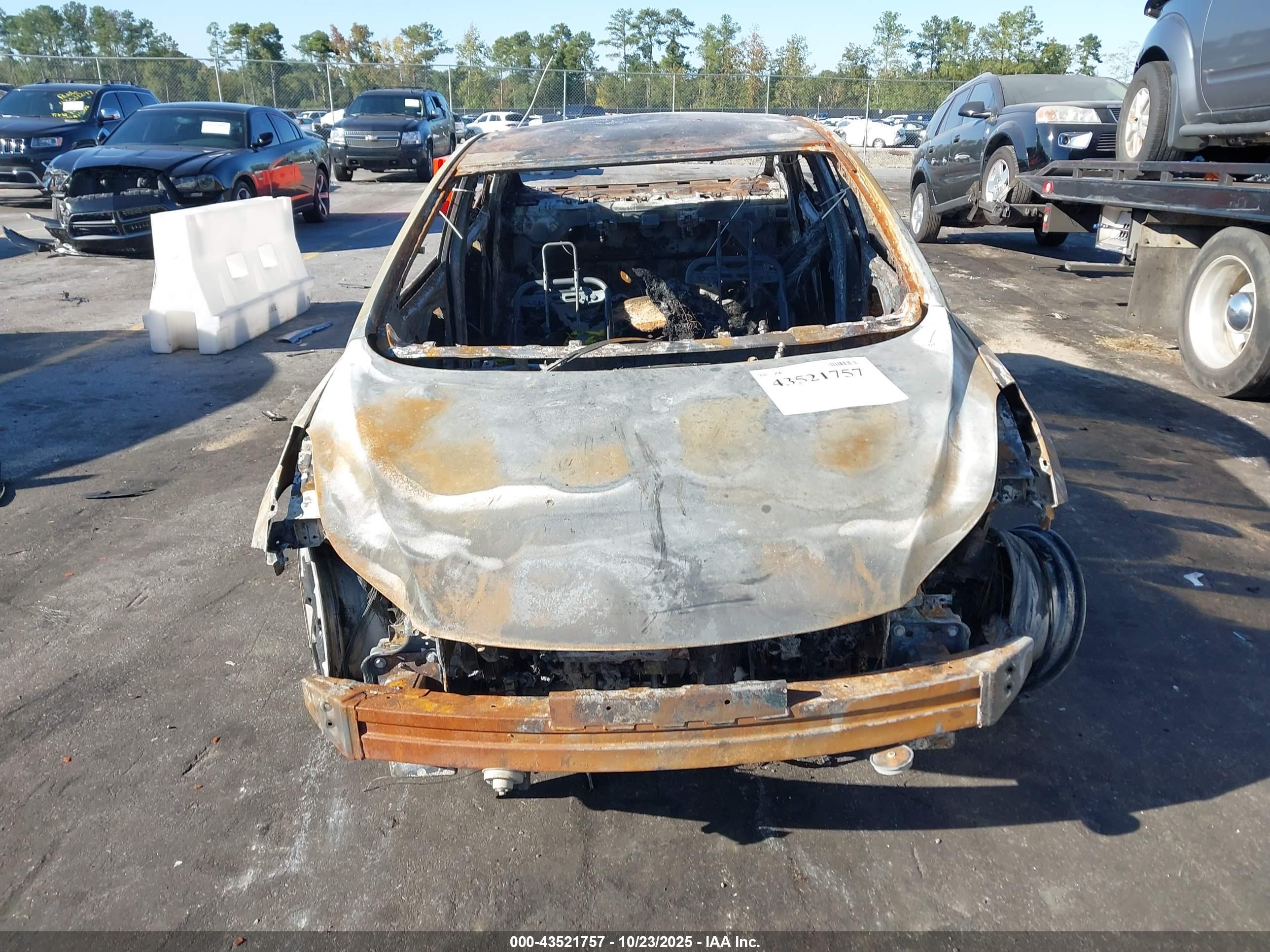 HYUNDAI ELANTRA image 6