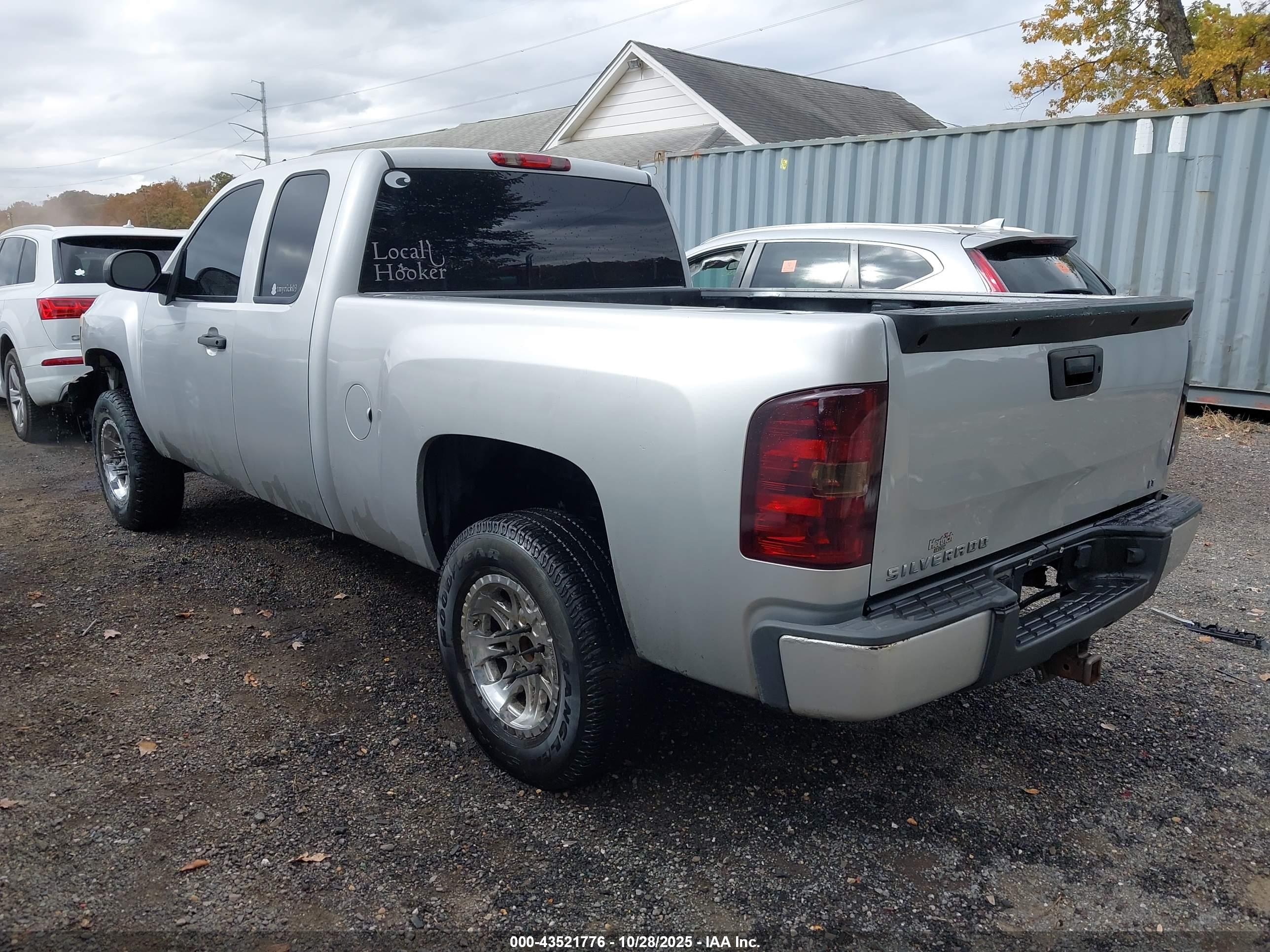 CHEVROLET SILVERADO image 3