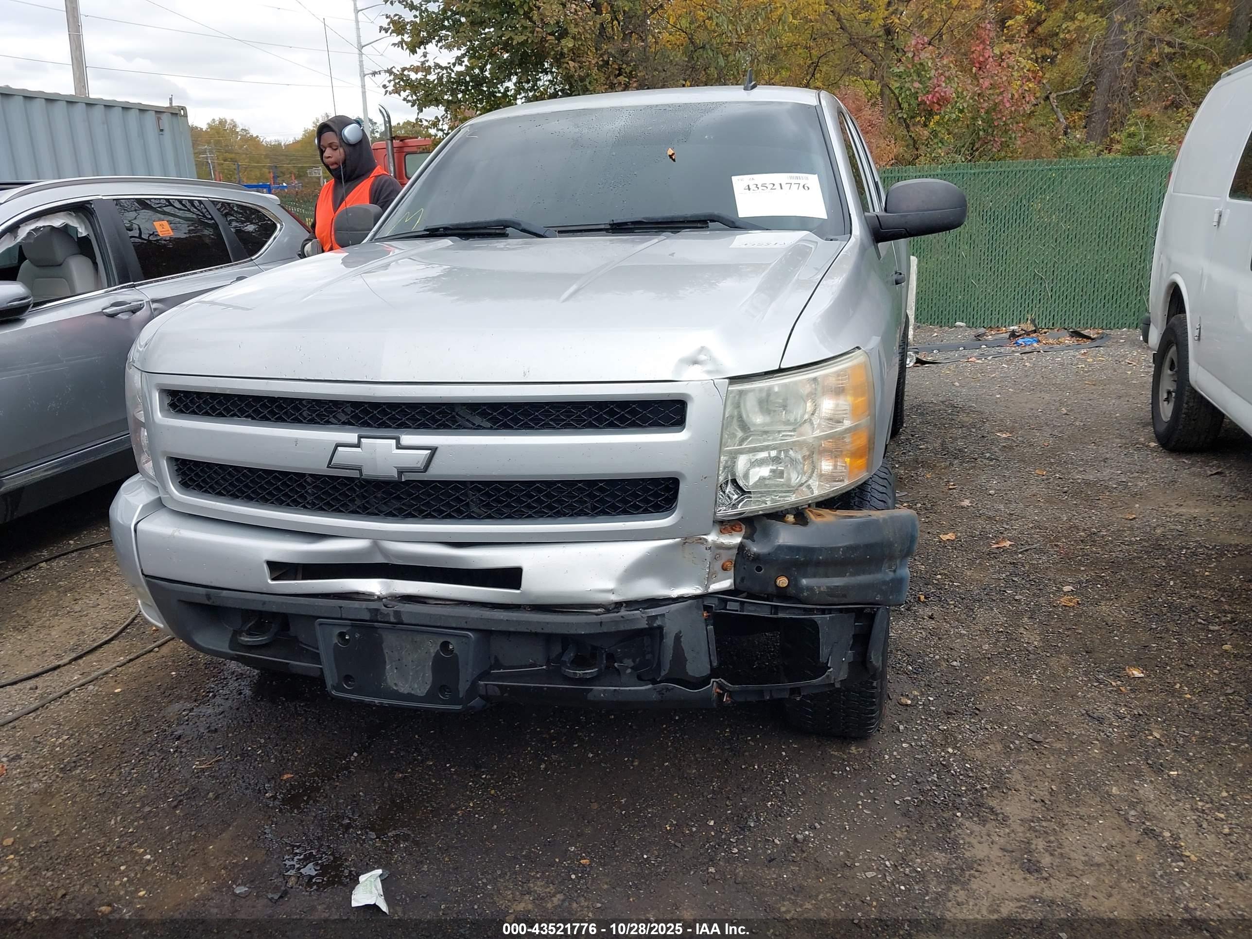 CHEVROLET SILVERADO image 6